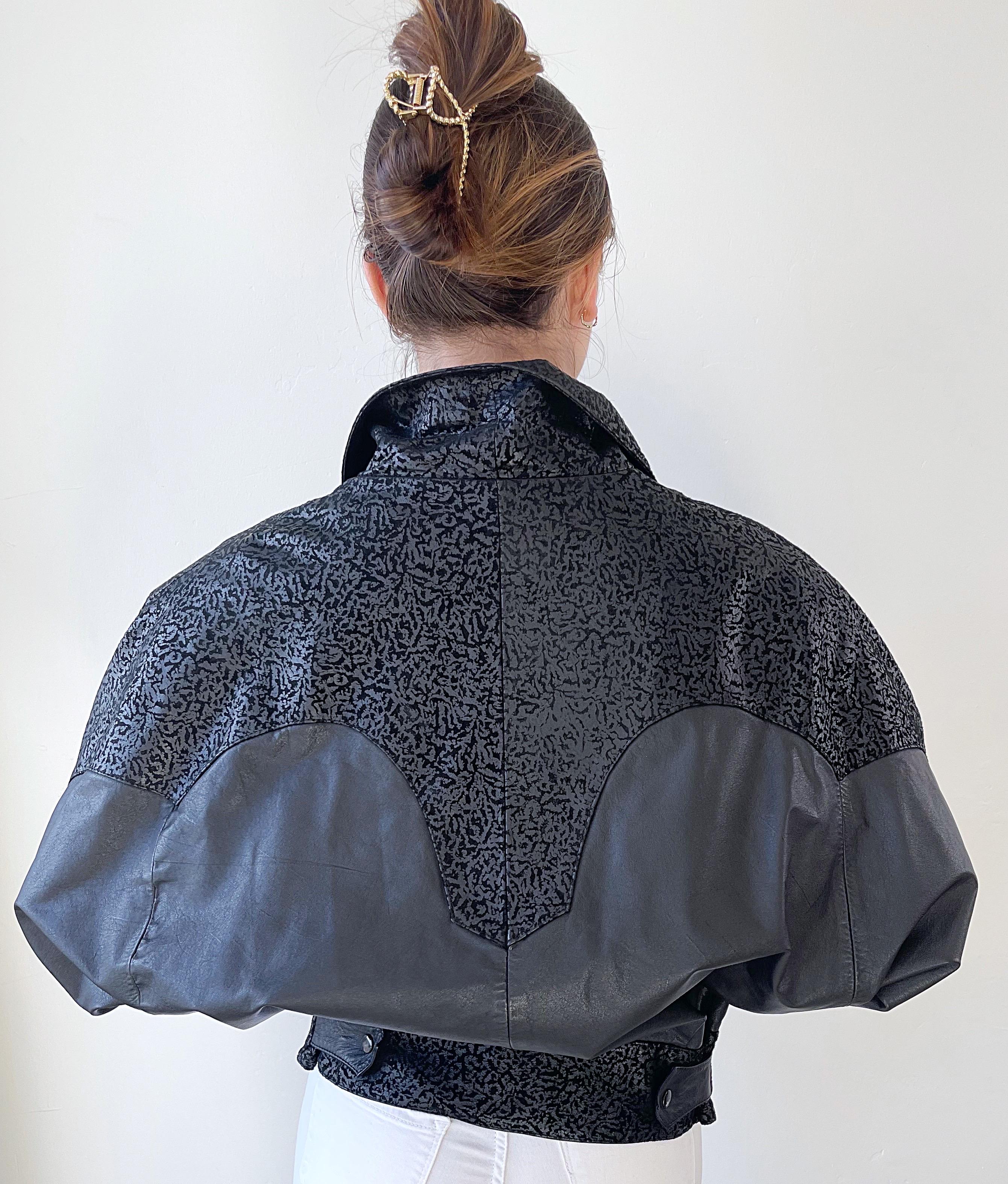 1980 Black Leather Embossed Dolman Sleeve Vintage 80s Moto Jacket Medium en vente 2