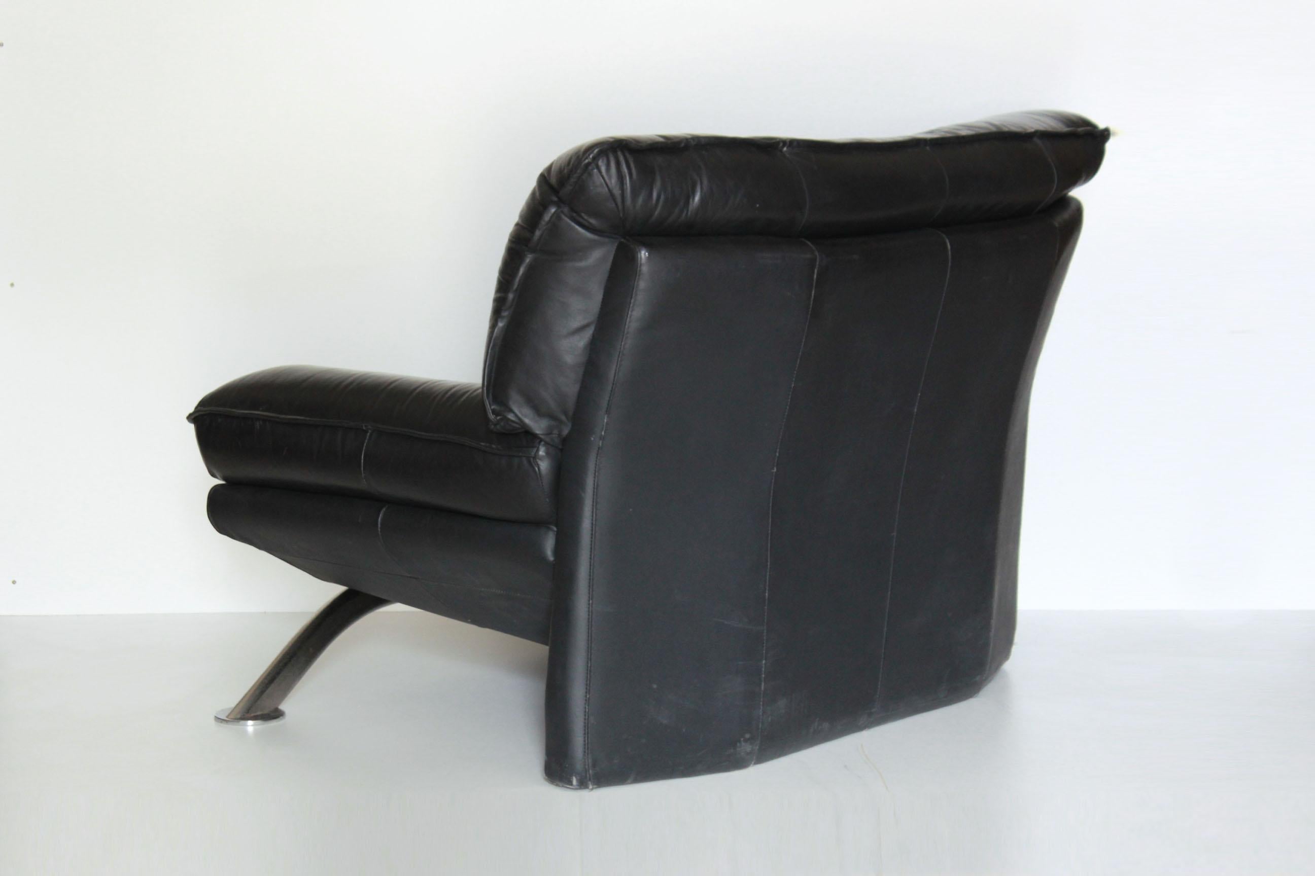 Italian Vintage Black Leather Armchair, Italy 1980s