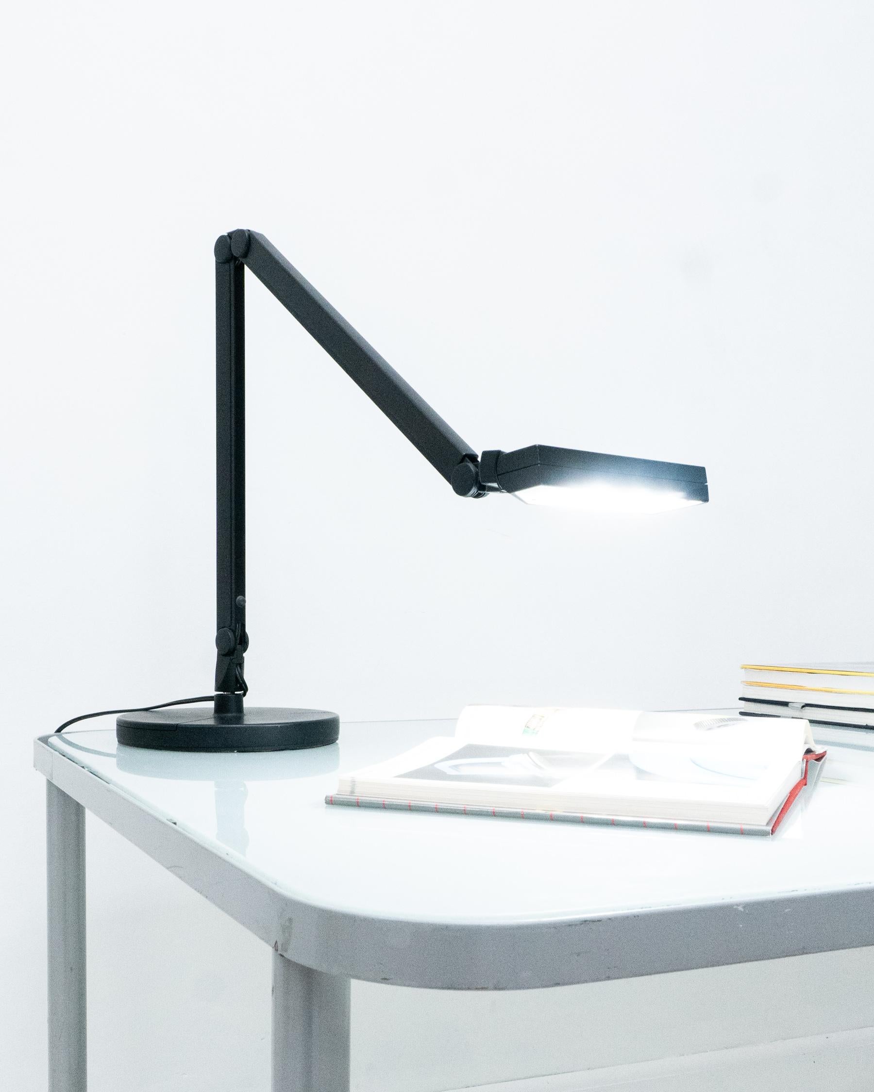 Lámpara de escritorio Lightolier negra de los años 80 Posmoderno en venta