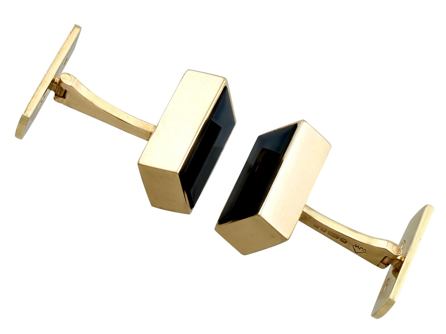 1980s Black Onyx Yellow Gold Cufflinks In Excellent Condition In Jesmond, Newcastle Upon Tyne