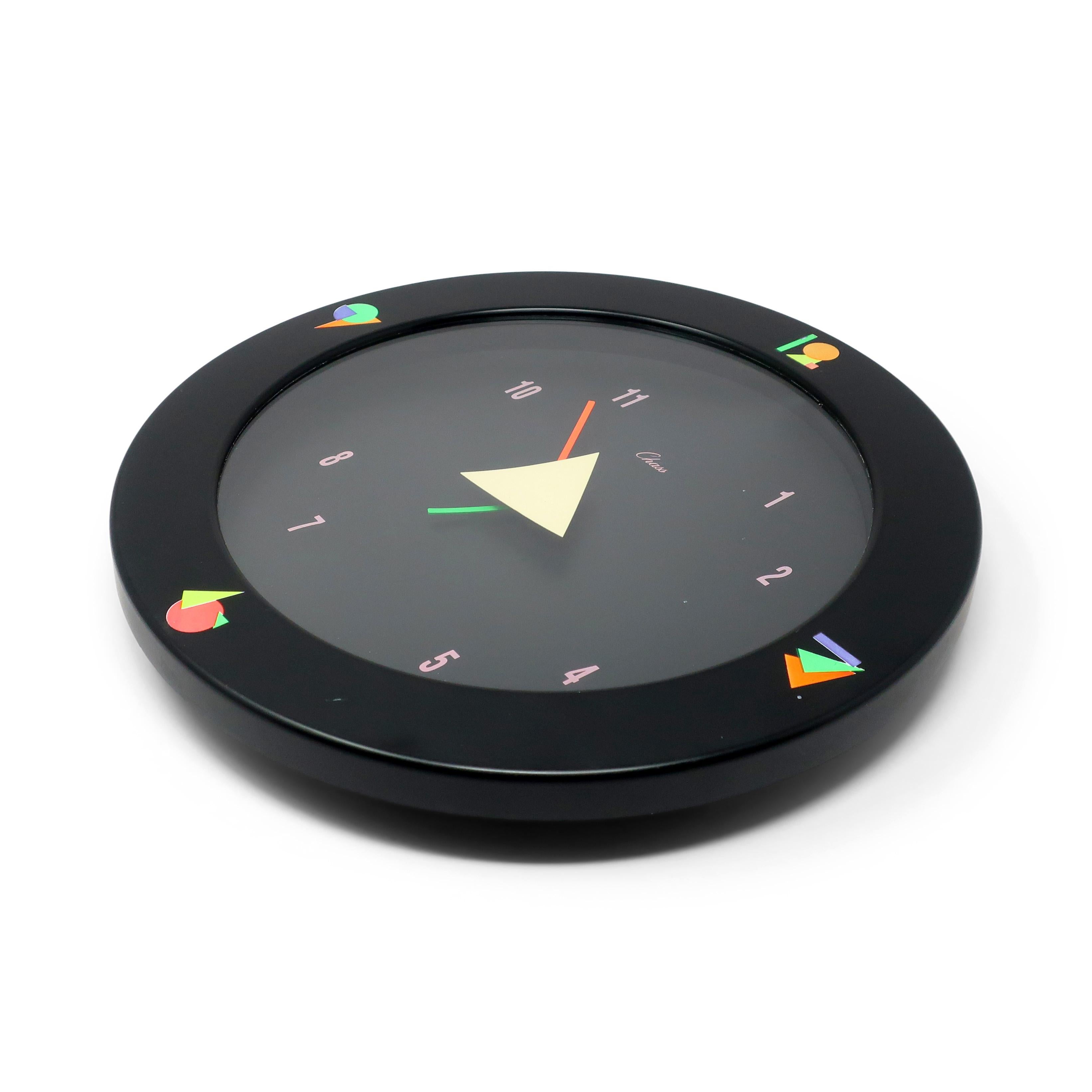 Postmoderne Horloge murale postmoderne noire des années 1980 par Chass en vente