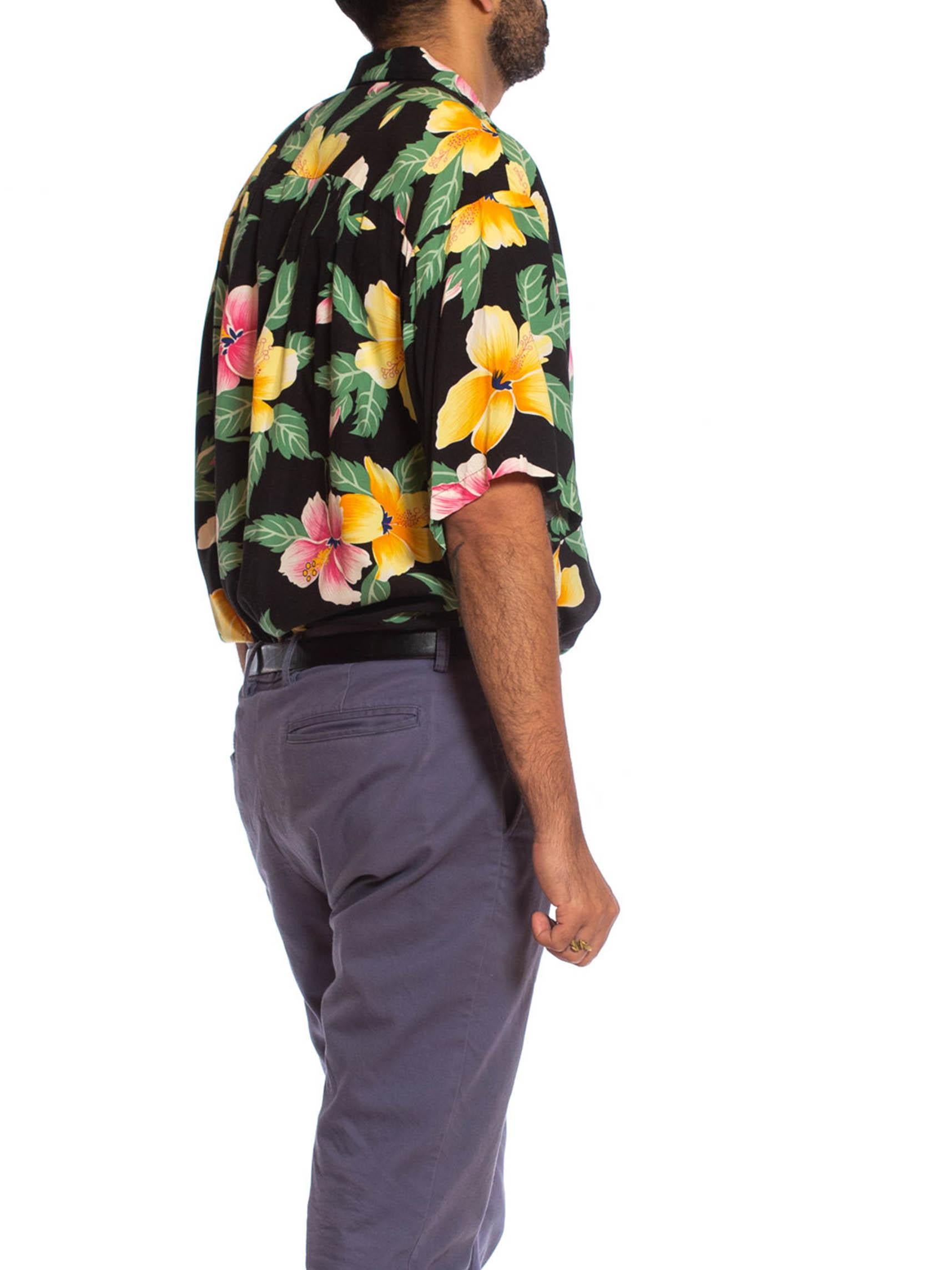 1980S Black Rayon Mens Tropical Pink & Yellow Floral Hawaiian Shirt In Excellent Condition In New York, NY
