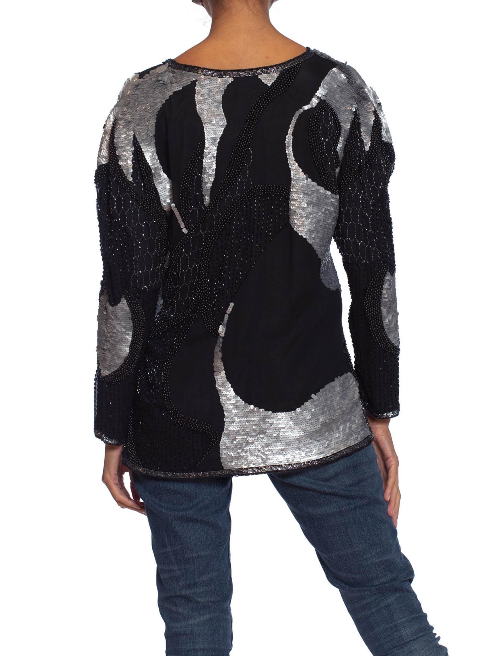1980S Soie noire et argentée perlée et pailletée abstraite à paillettes  Le haut Bon état - En vente à New York, NY