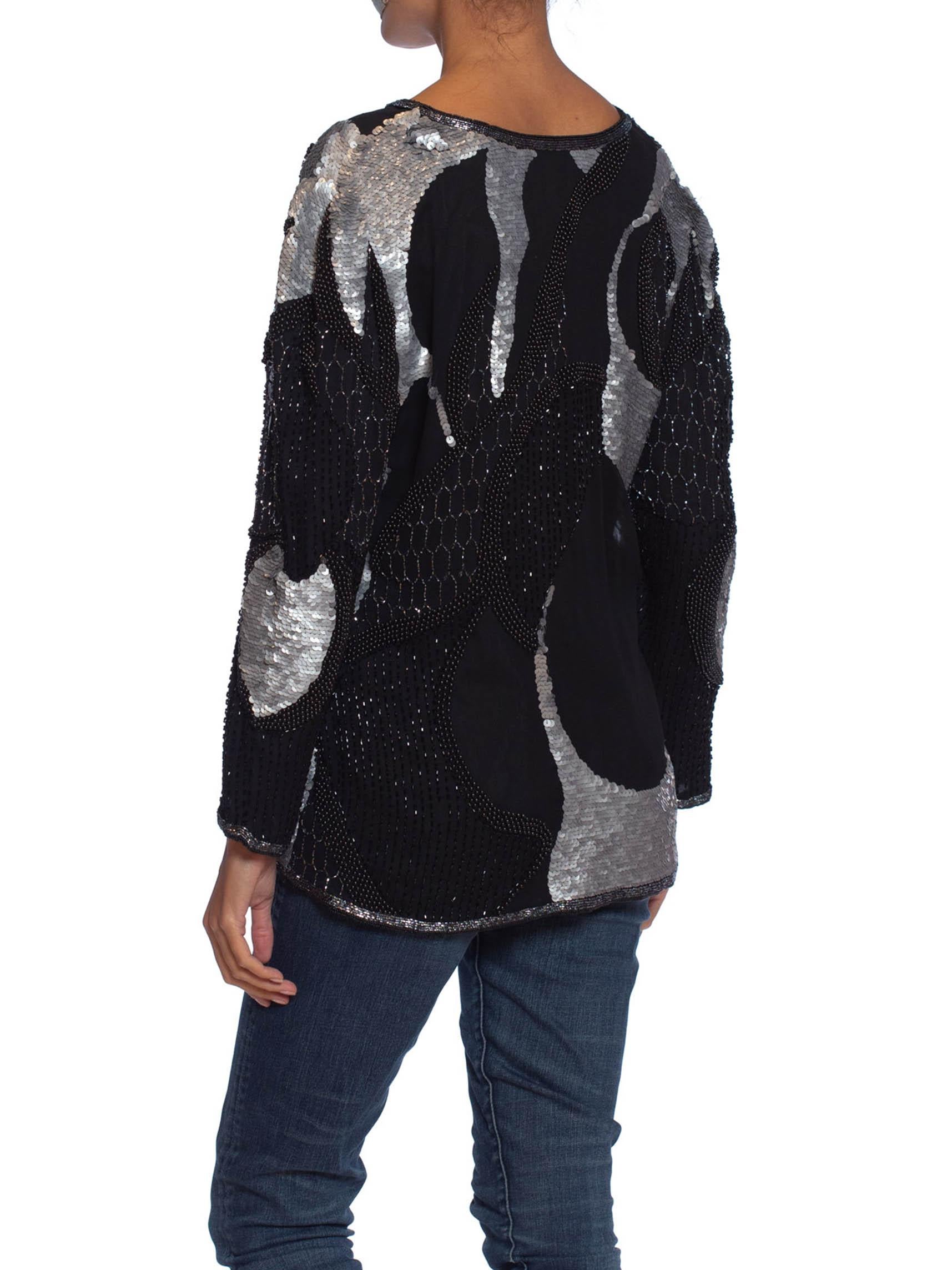 1980S Soie noire et argentée perlée et pailletée abstraite à paillettes  Le haut Pour femmes en vente
