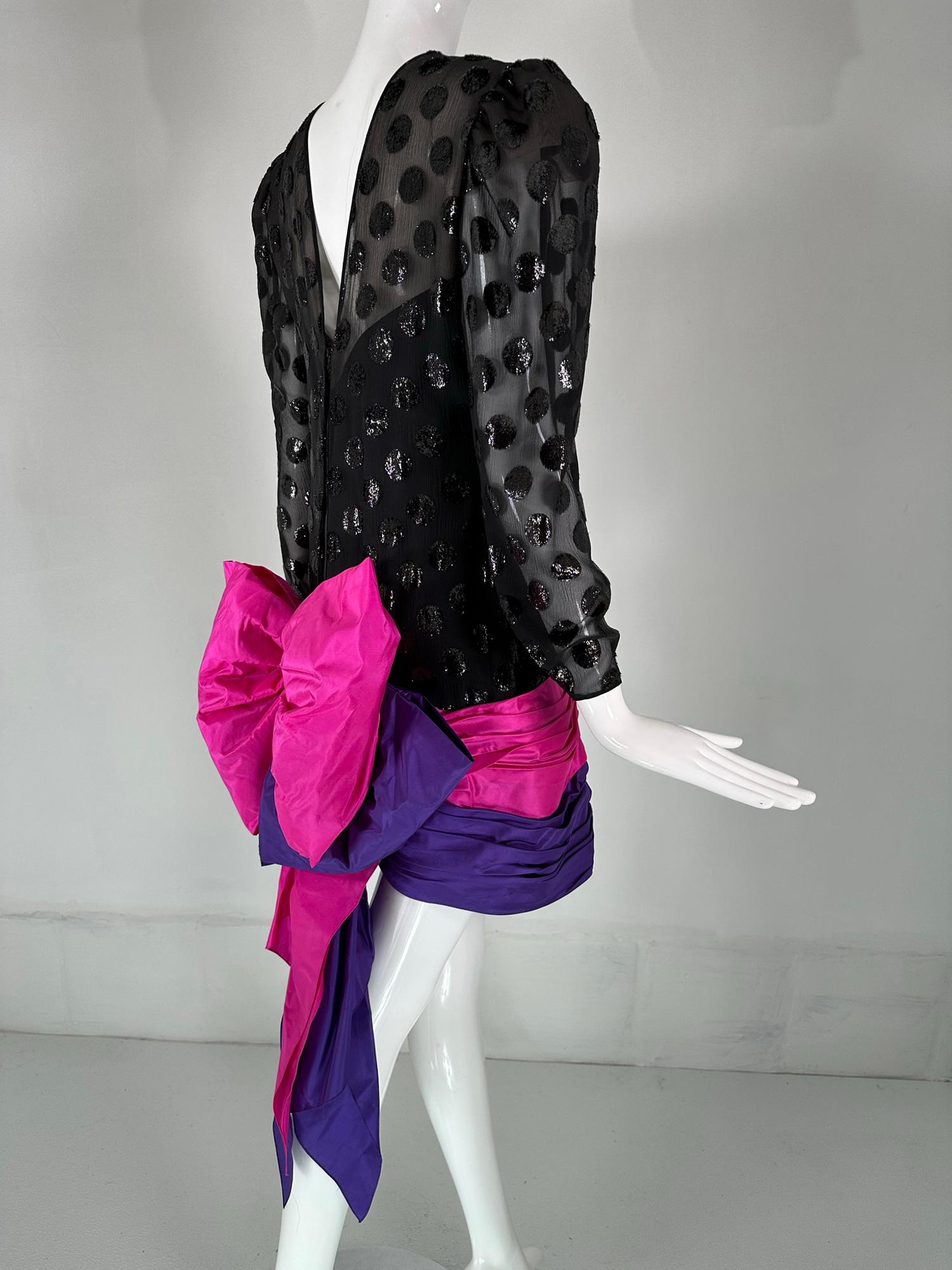 1980 Black Velvet Dot Dot Draped Pink & Purple Taffeta Skirt with Huge Bow Back (Jupe drapée en velours noir avec un énorme nœud dans le dos) en vente 6