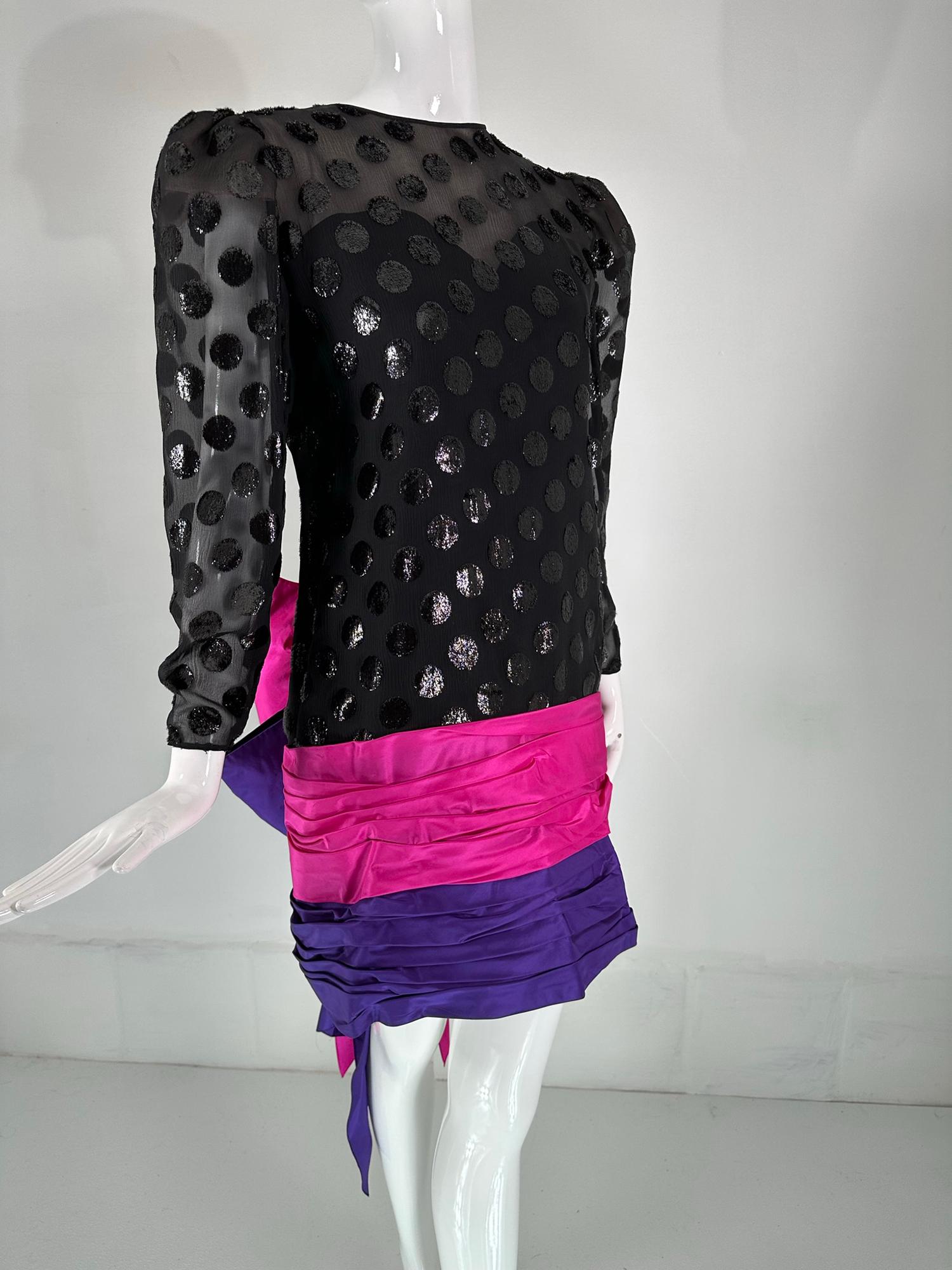 1980 Black Velvet Dot Dot Draped Pink & Purple Taffeta Skirt with Huge Bow Back (Jupe drapée en velours noir avec un énorme nœud dans le dos) en vente 9