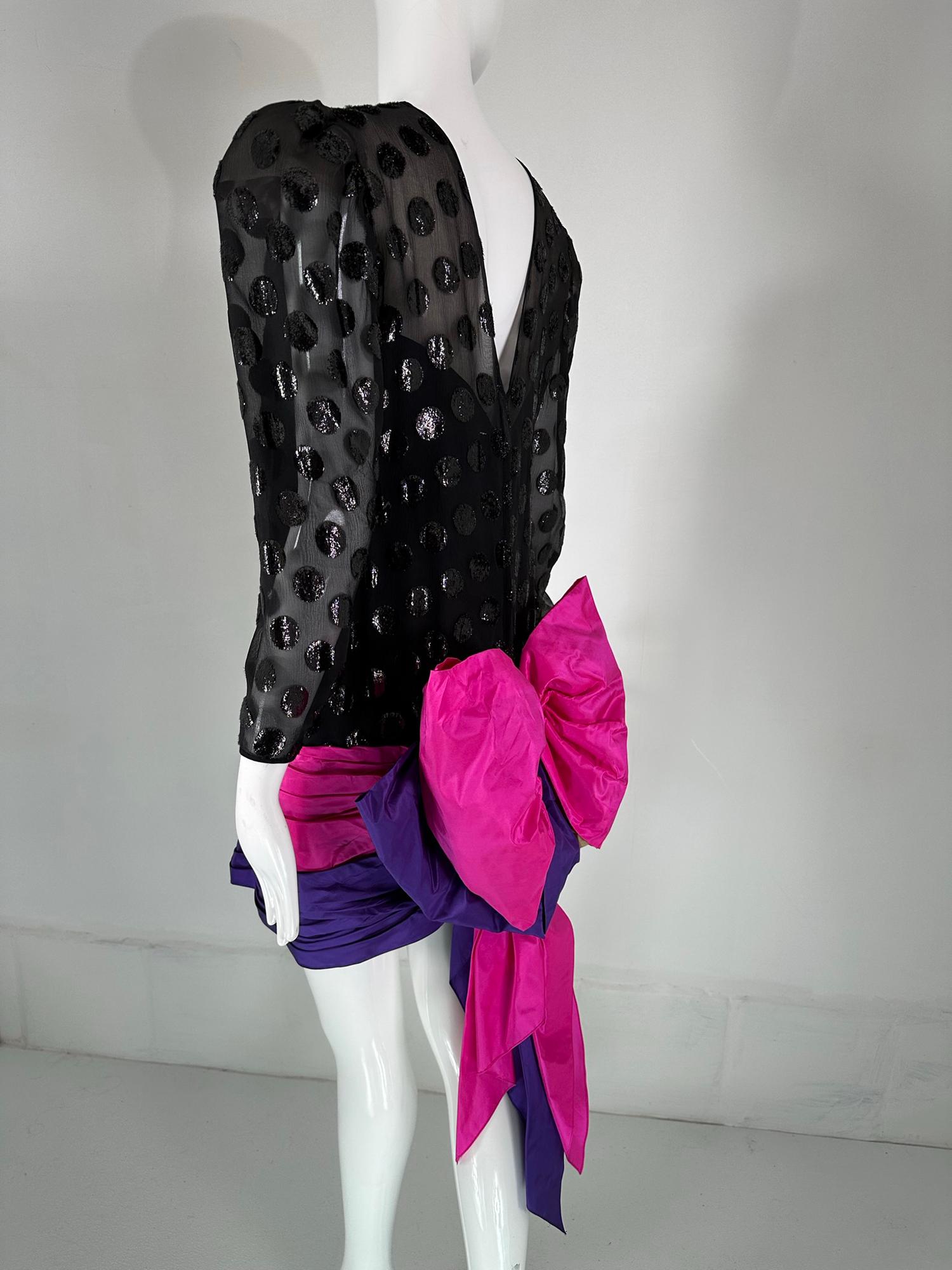 1980 Black Velvet Dot Dot Draped Pink & Purple Taffeta Skirt with Huge Bow Back (Jupe drapée en velours noir avec un énorme nœud dans le dos) en vente 1