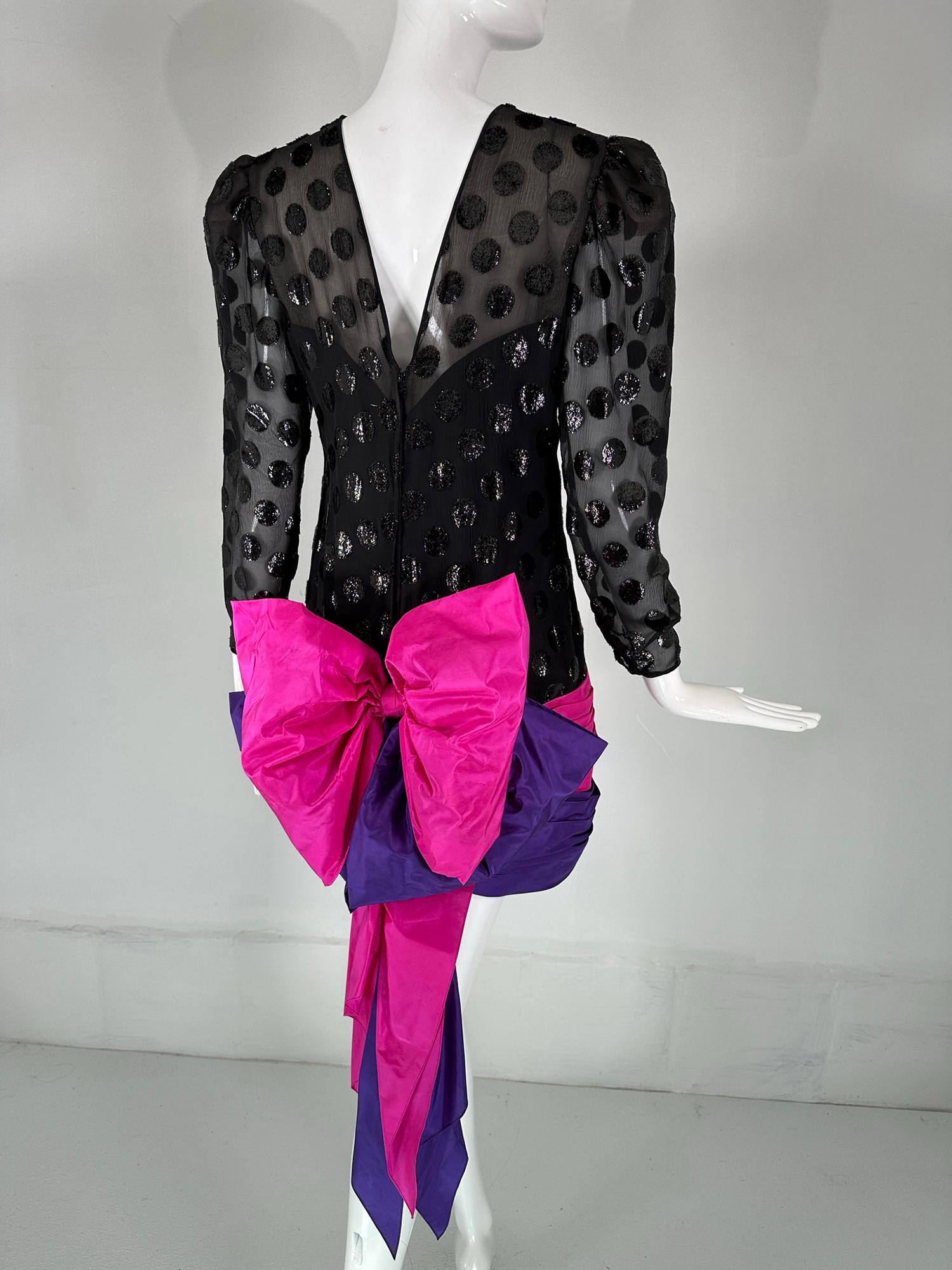 1980 Black Velvet Dot Dot Draped Pink & Purple Taffeta Skirt with Huge Bow Back (Jupe drapée en velours noir avec un énorme nœud dans le dos) en vente 4