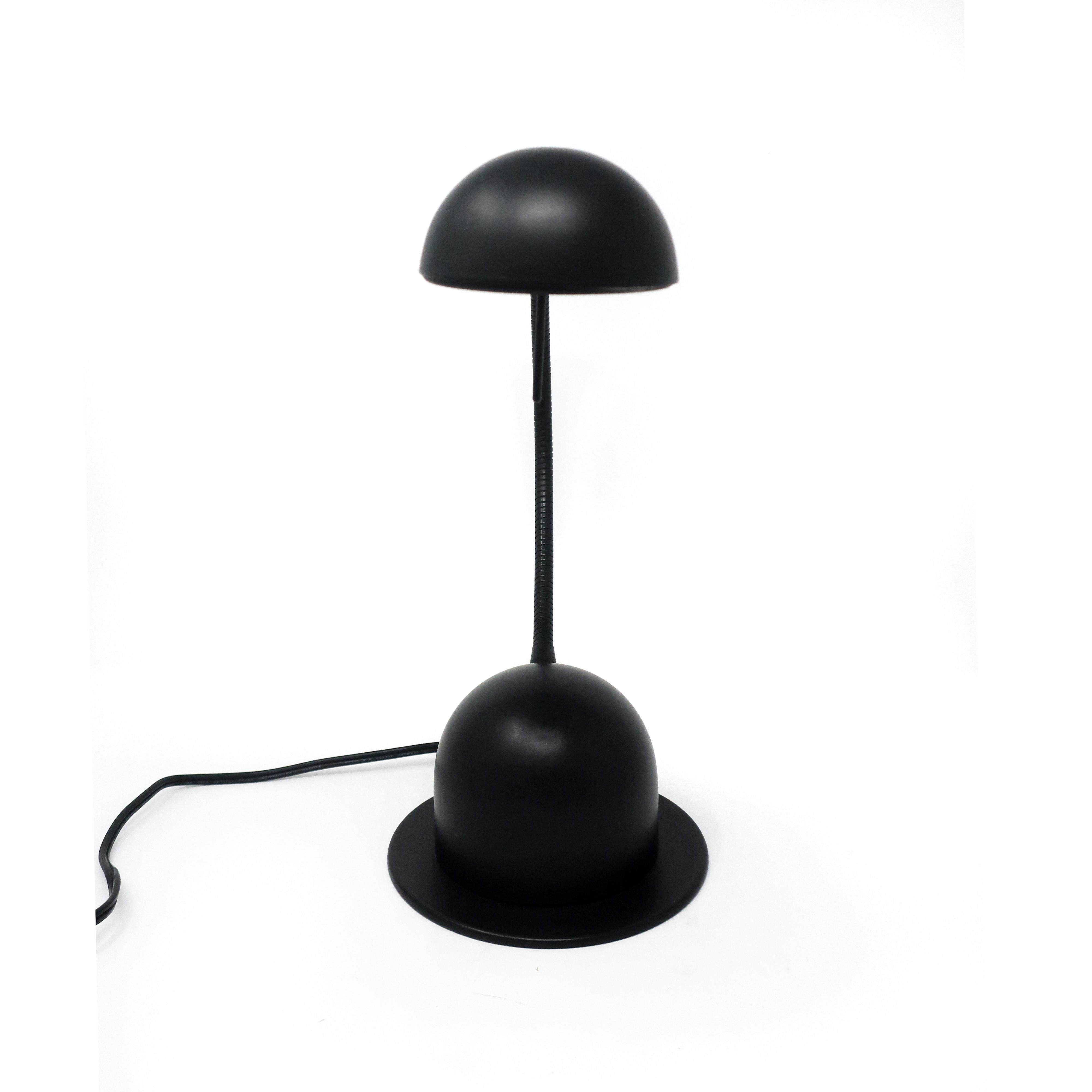 1980s Black Veneta Lumi Desk Lamp In Good Condition For Sale In Brooklyn, NY