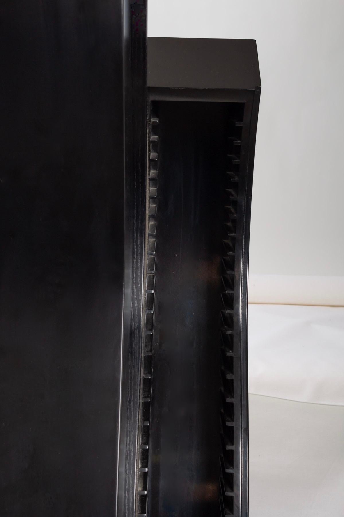 Mueble para CD de madera negra de los años 80 Mu, Arquitecto Essaime para Quart de Poil en Bueno estado para la venta en Saint-Ouen, FR