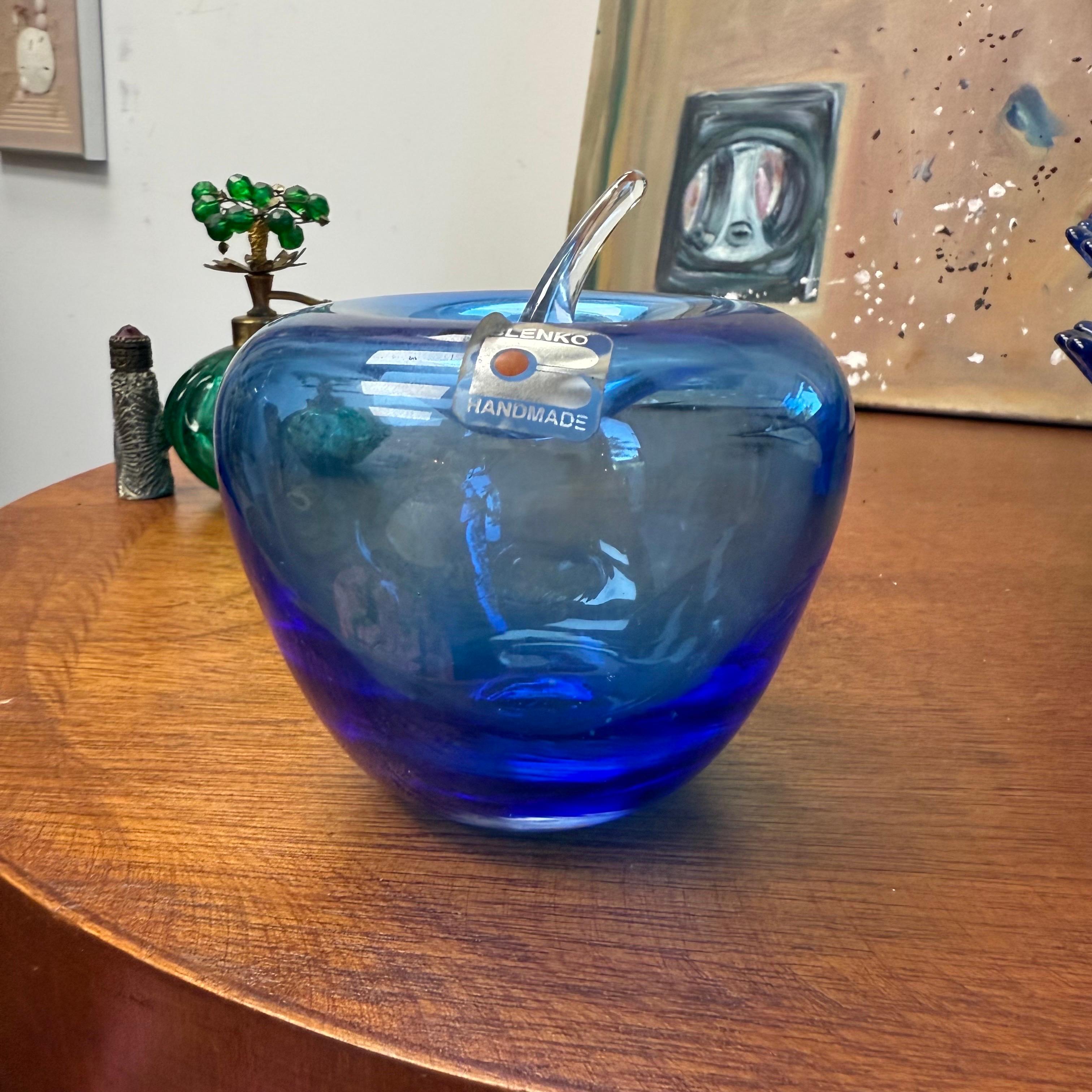 Americano Blenko Blue Apple degli anni '80 con gambo trasparente, etichetta originale in vendita