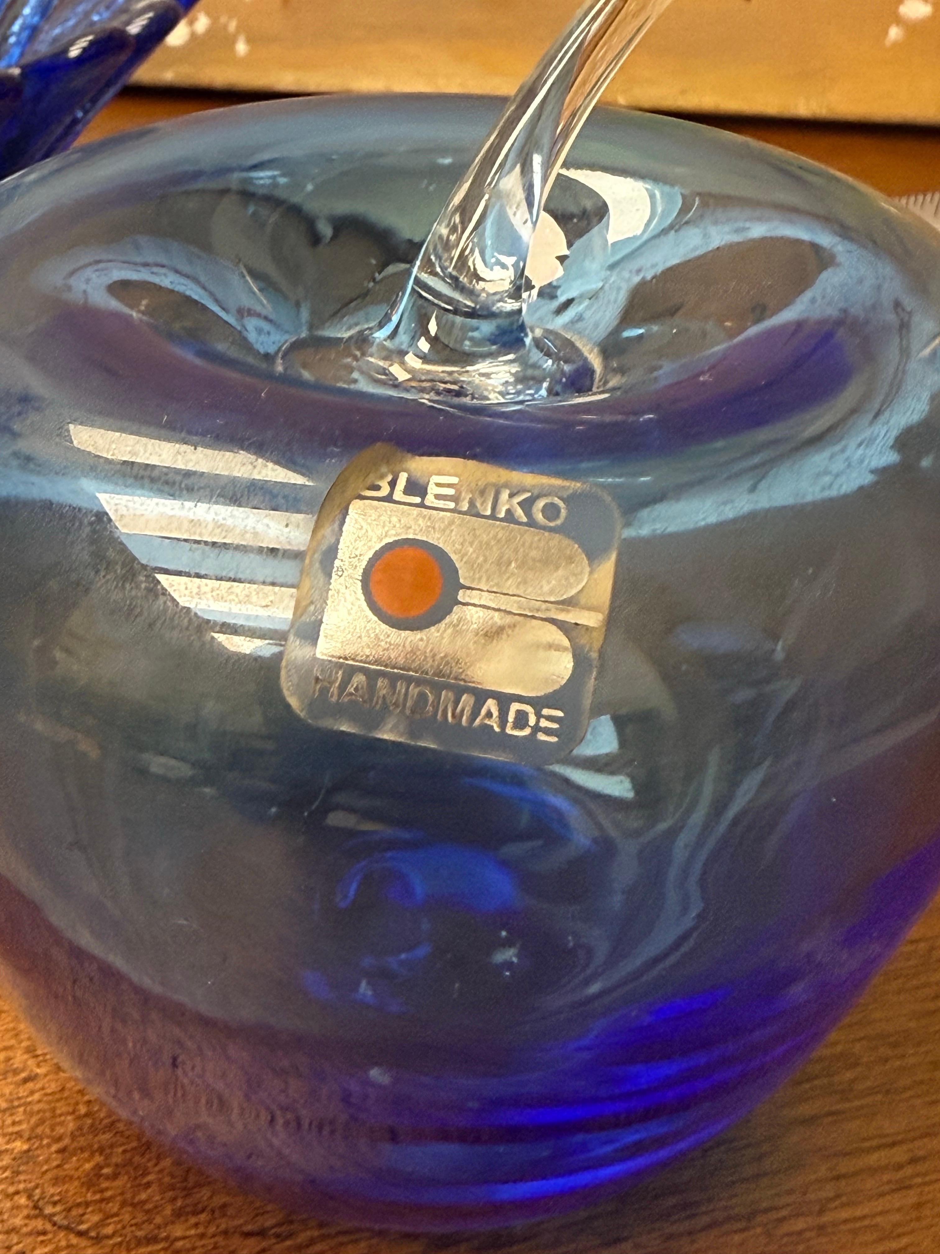 Blenko Blue Apple degli anni '80 con gambo trasparente, etichetta originale in vendita 2