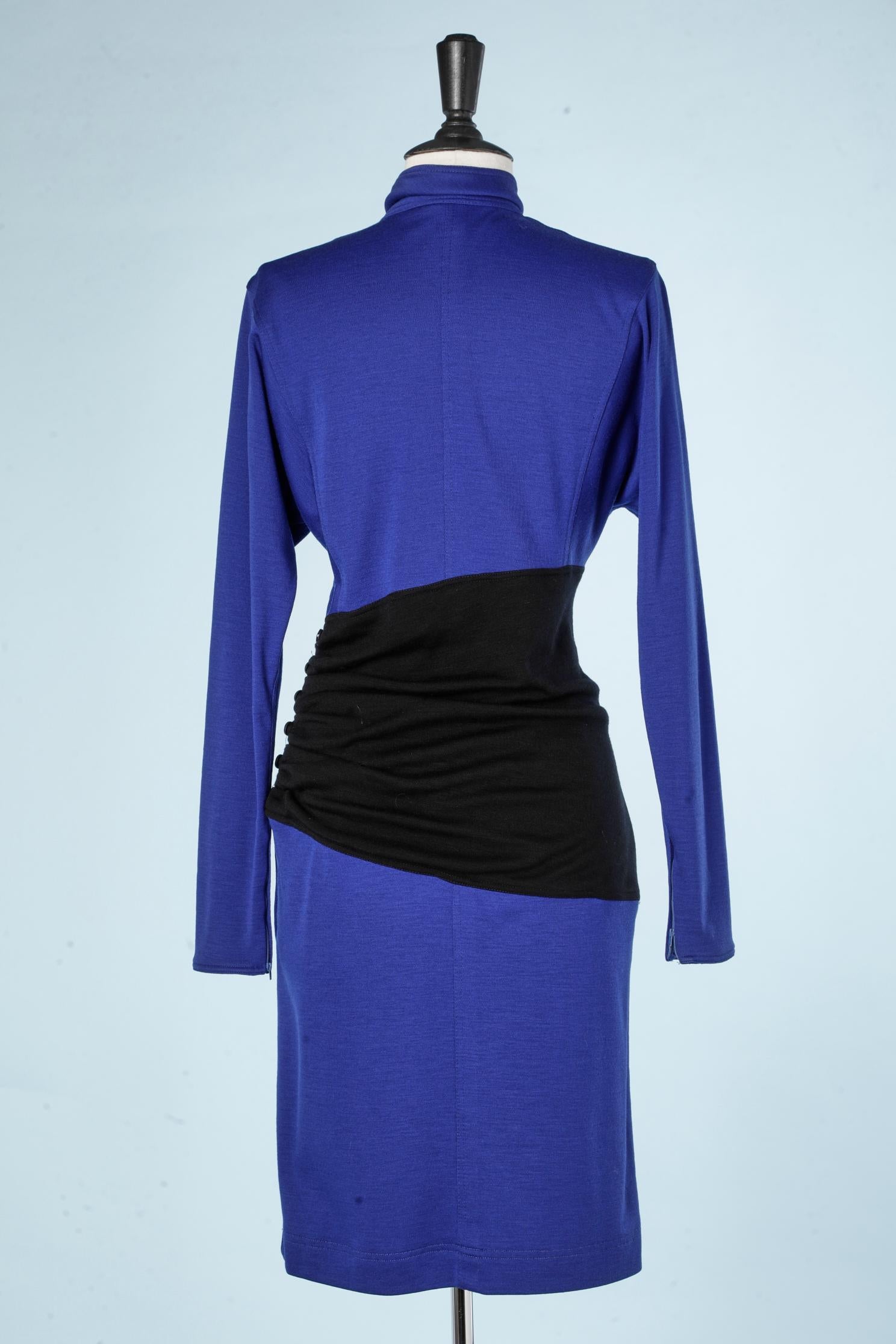 1980's Blue and black asymmetrical wool dress with black buttons Emanuel Ungaro  In Excellent Condition For Sale In Saint-Ouen-Sur-Seine, FR