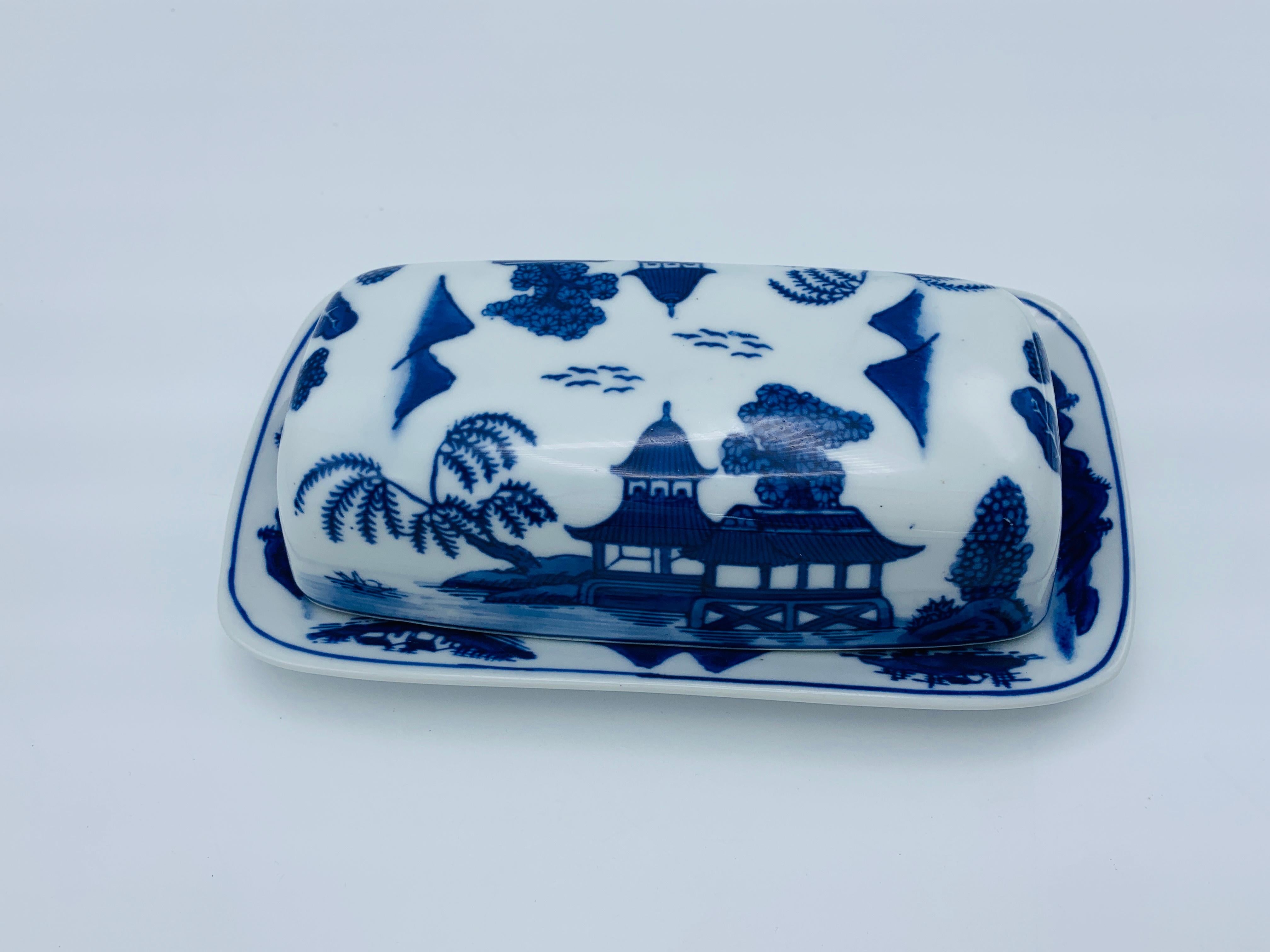 1980s Blue and White 'Blue Willow' Butter Dish For Sale 1