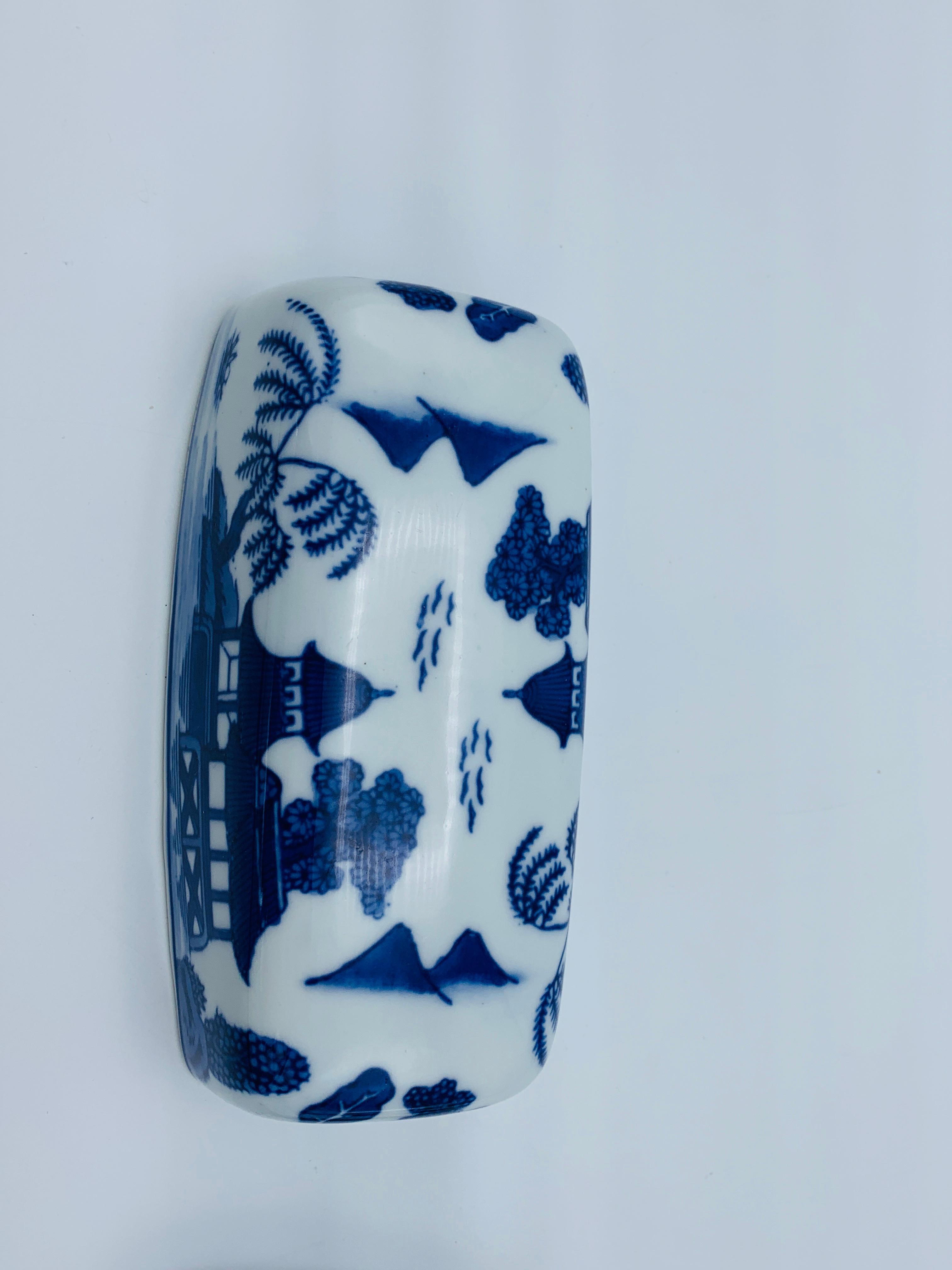 Glazed 1980s Blue and White 'Blue Willow' Butter Dish For Sale