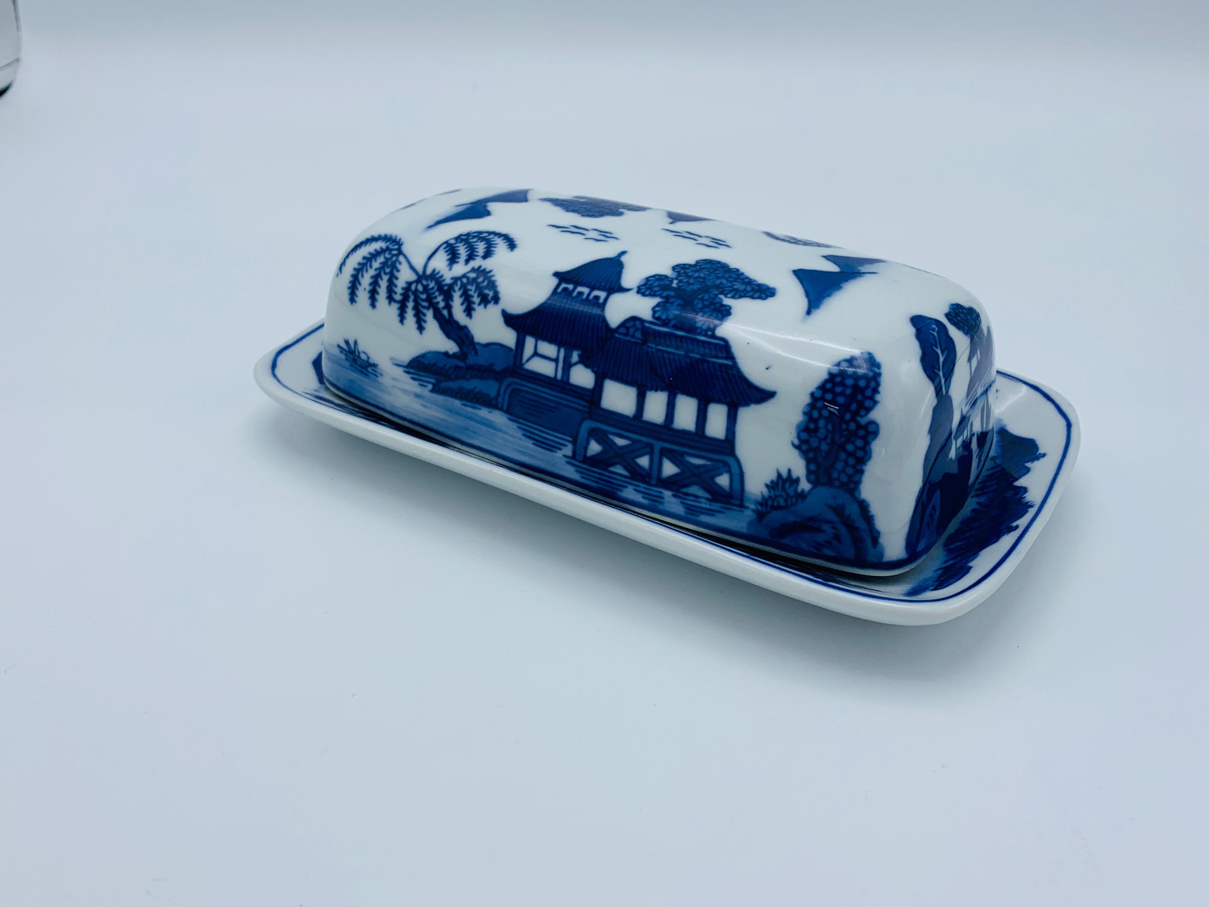 Porcelain 1980s Blue and White 'Blue Willow' Butter Dish For Sale