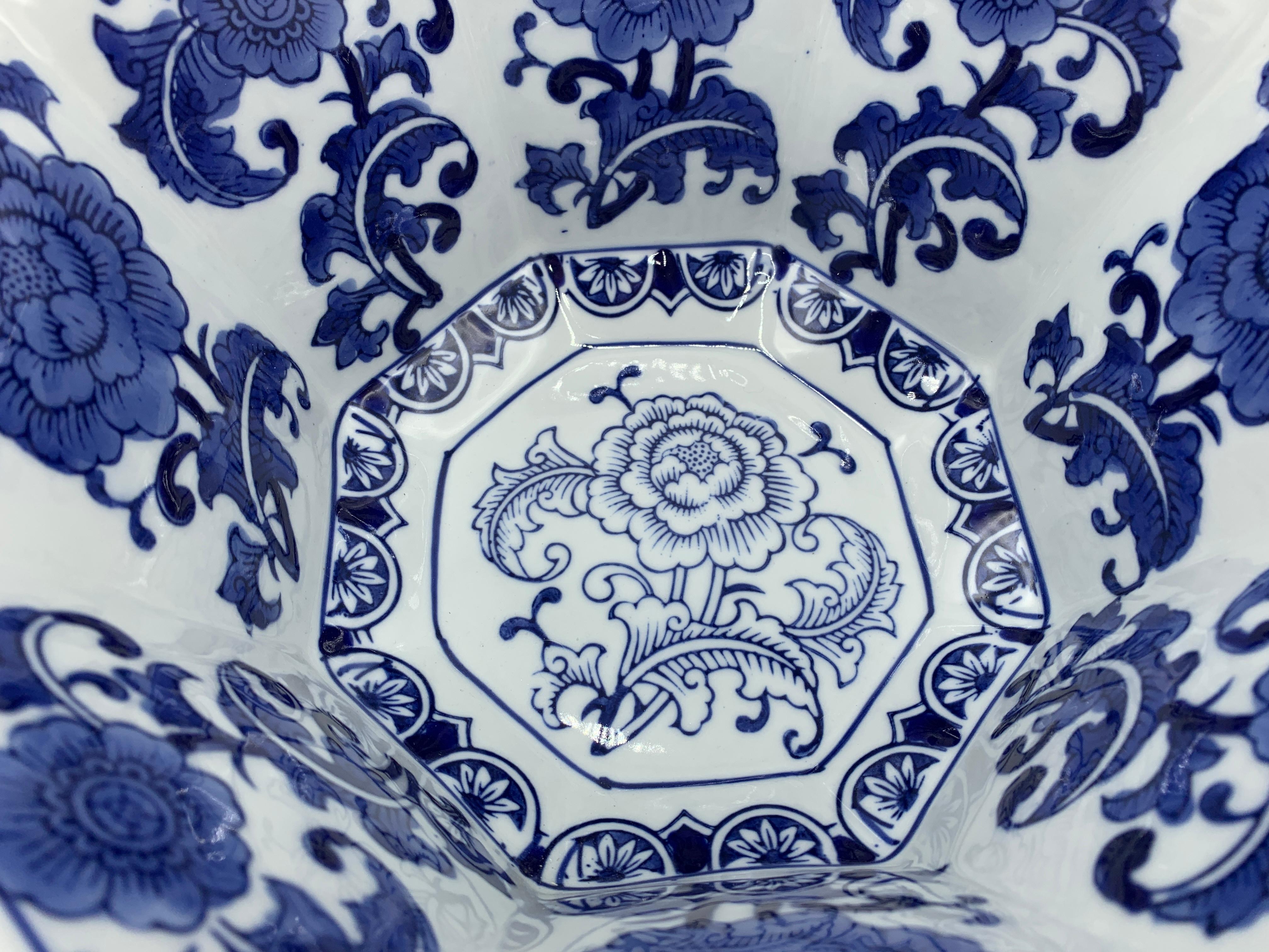 1980s Blue and White Porcelain Bowl In Good Condition For Sale In Richmond, VA