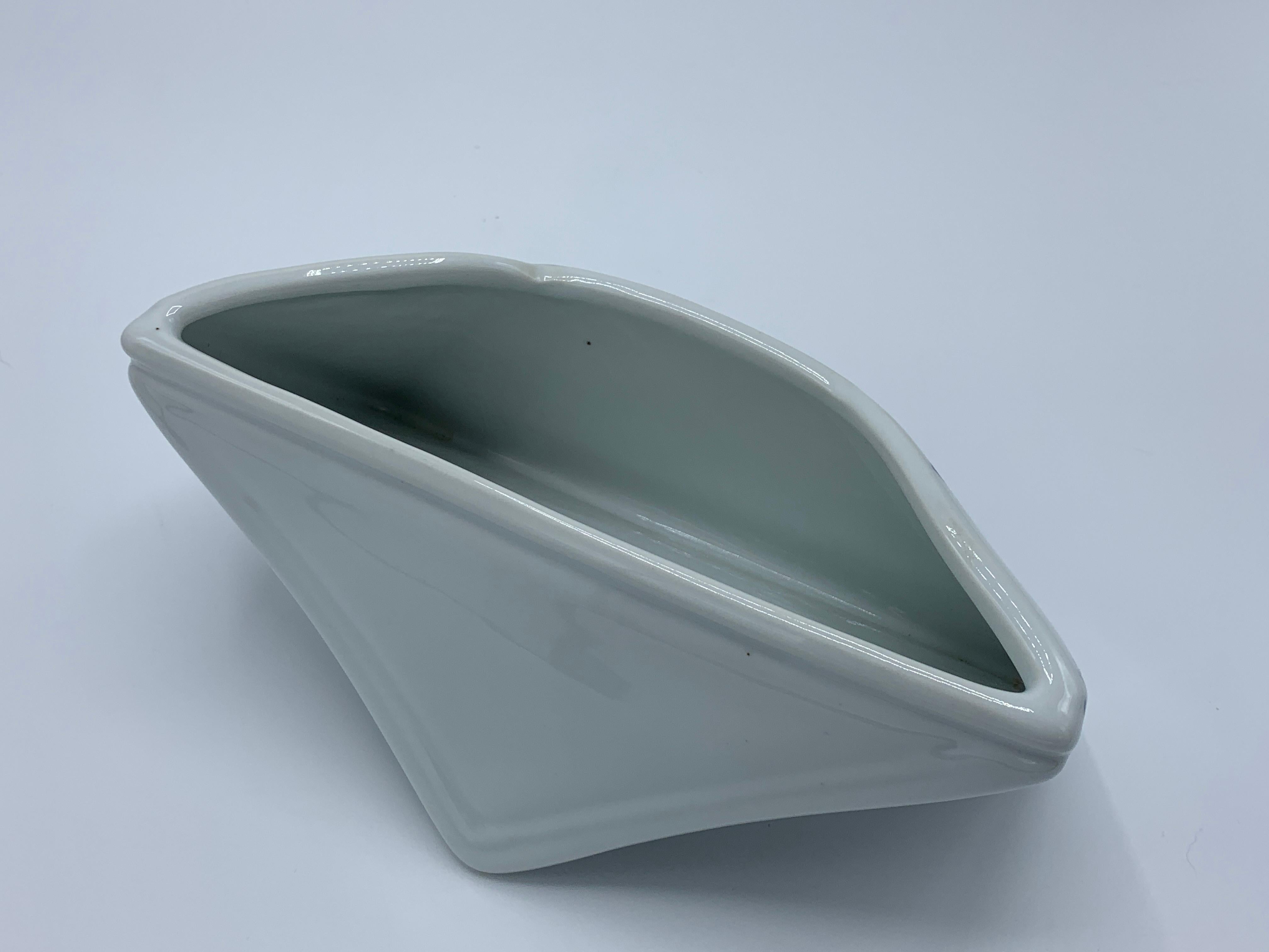 20th Century 1980s Blue and White Porcelain Letter Holder with Ivy Motif For Sale