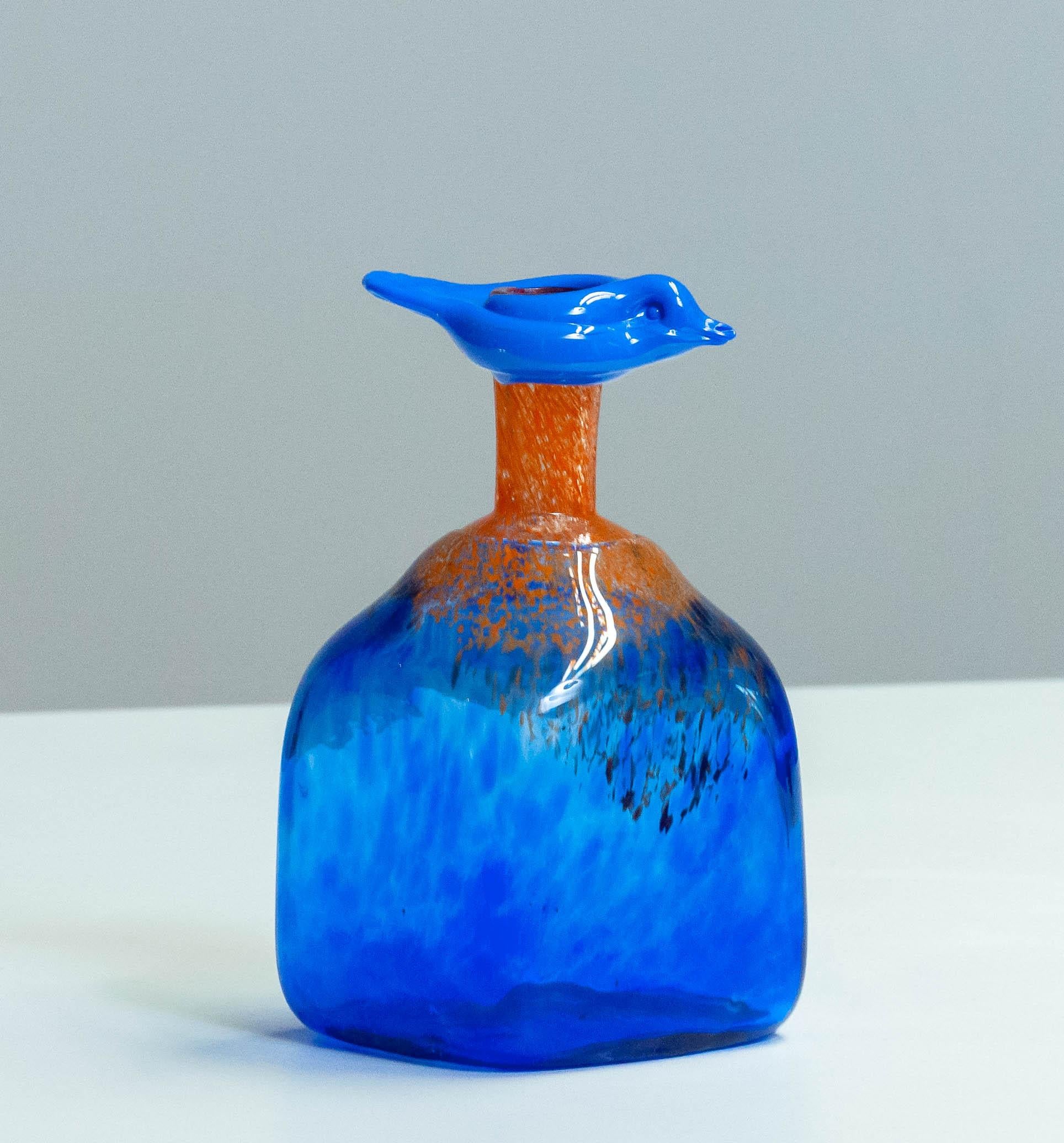 Bottiglia di vetro artistico blu degli anni '80 realizzata a mano da Staffan Gellerstedt presso lo Studio Glashyttan in vendita 7