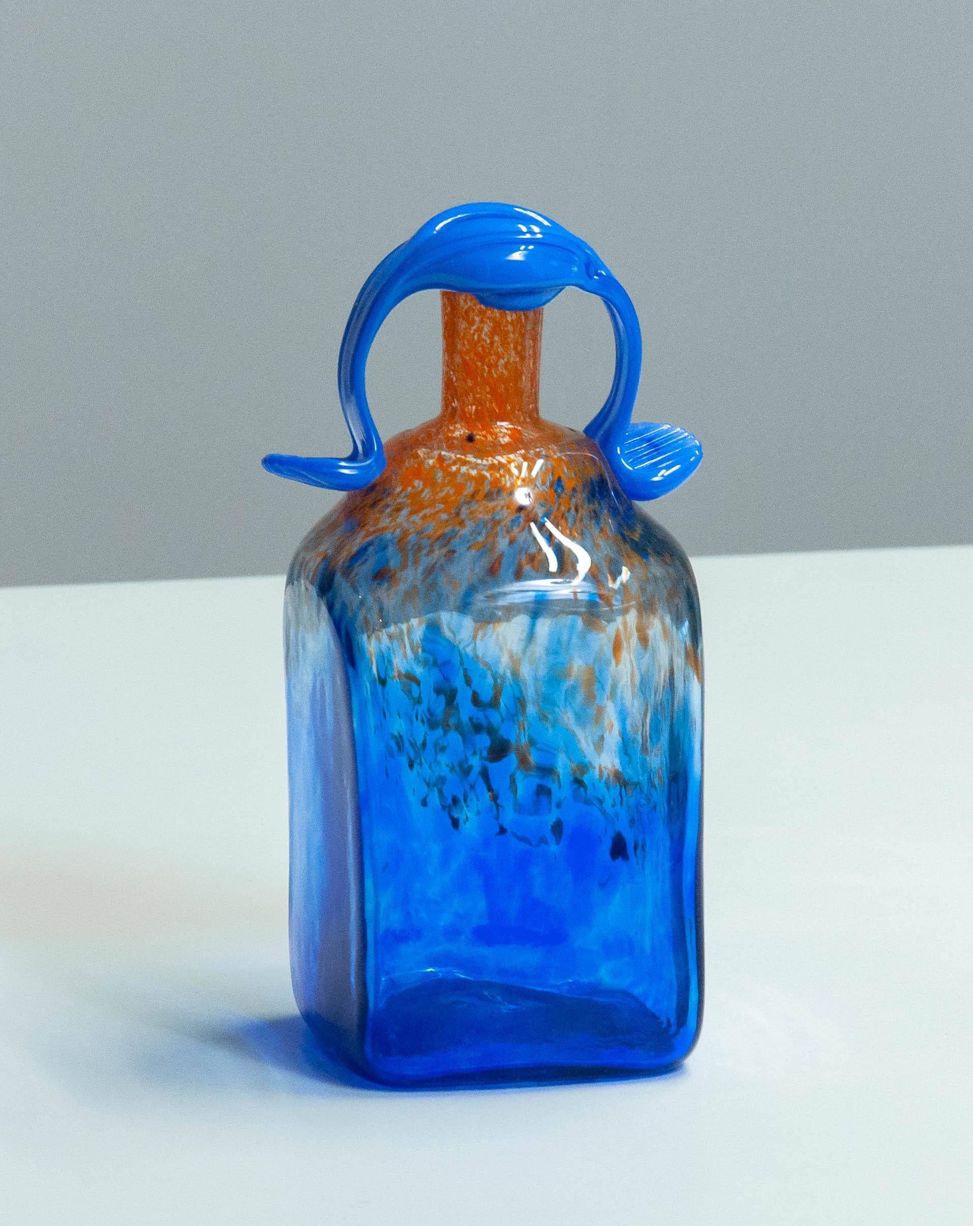 Absolutely beautiful and 'one of a kind' vase/bottle made by Staffan Gellerstedt in 1988 at Studio Glashyttan in Ahus Sweden. This masterpiece in dated and also signed by the artist himself.
An absolute must have for those who collect rare art