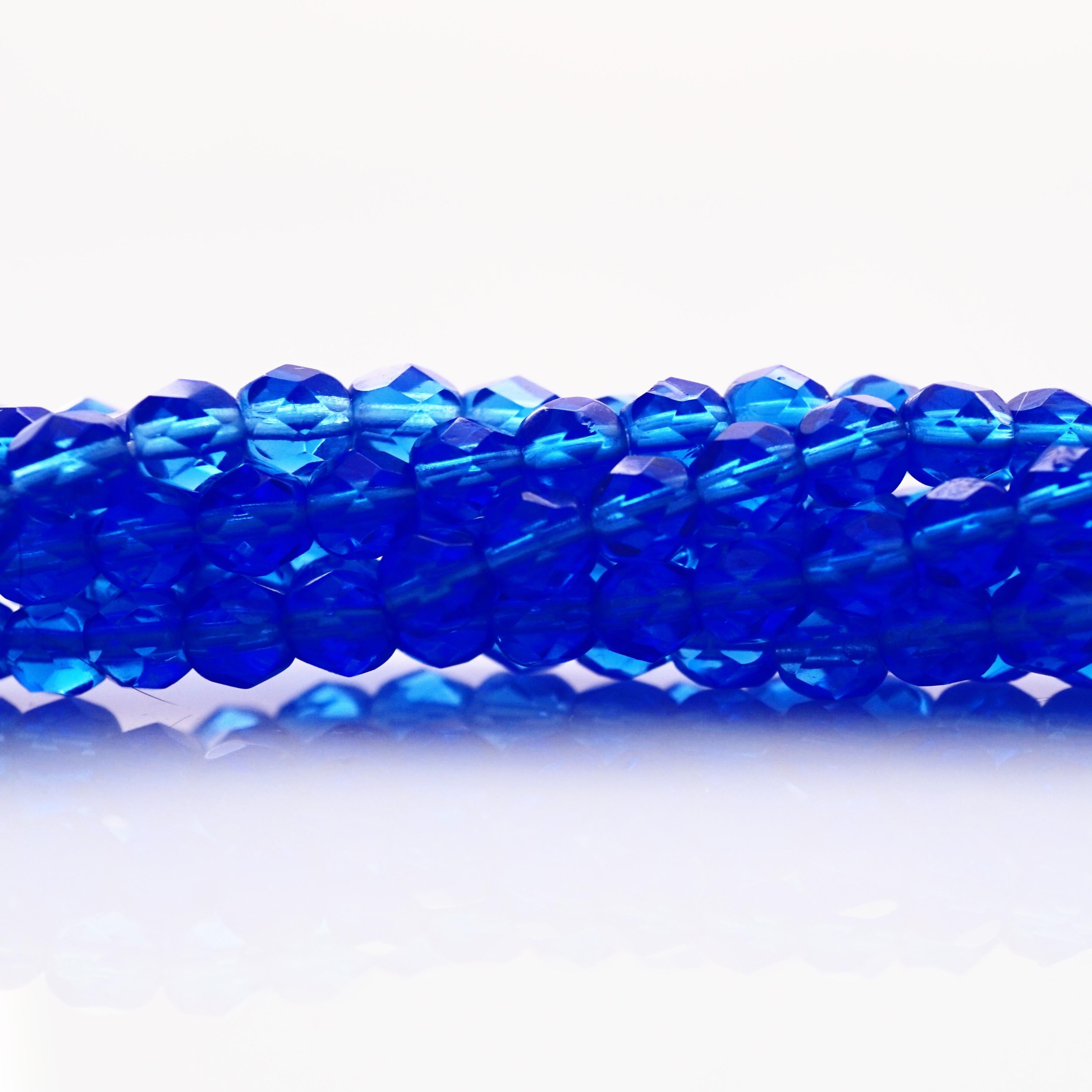 Collier ras du cou multibrins bleu des années 1980 avec pendentif en forme de pièce de monnaie romaine By Carolee Pour femmes en vente
