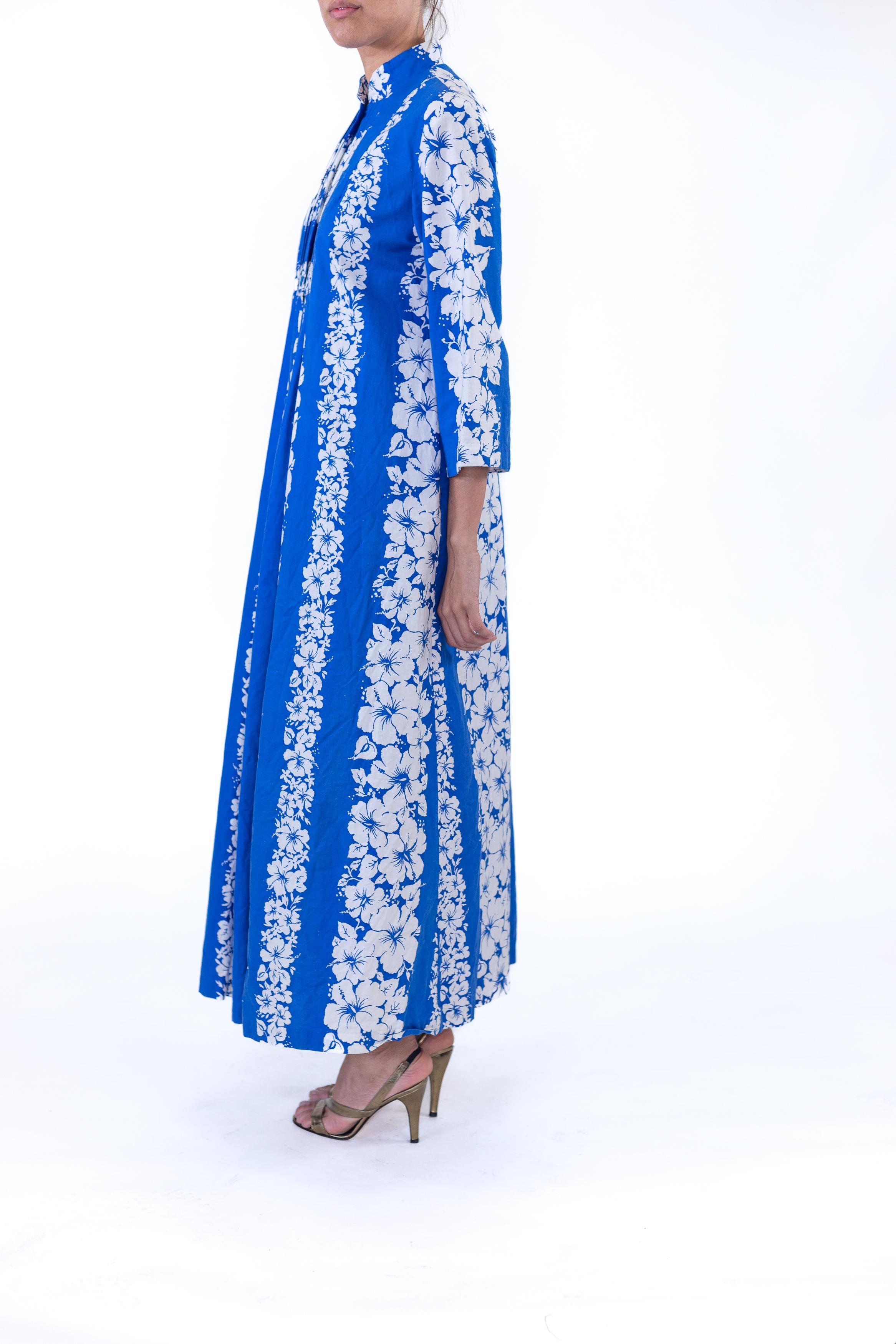 1980S Blue & White Cotton Tropical Floral Print Kaftan Duster In Excellent Condition For Sale In New York, NY