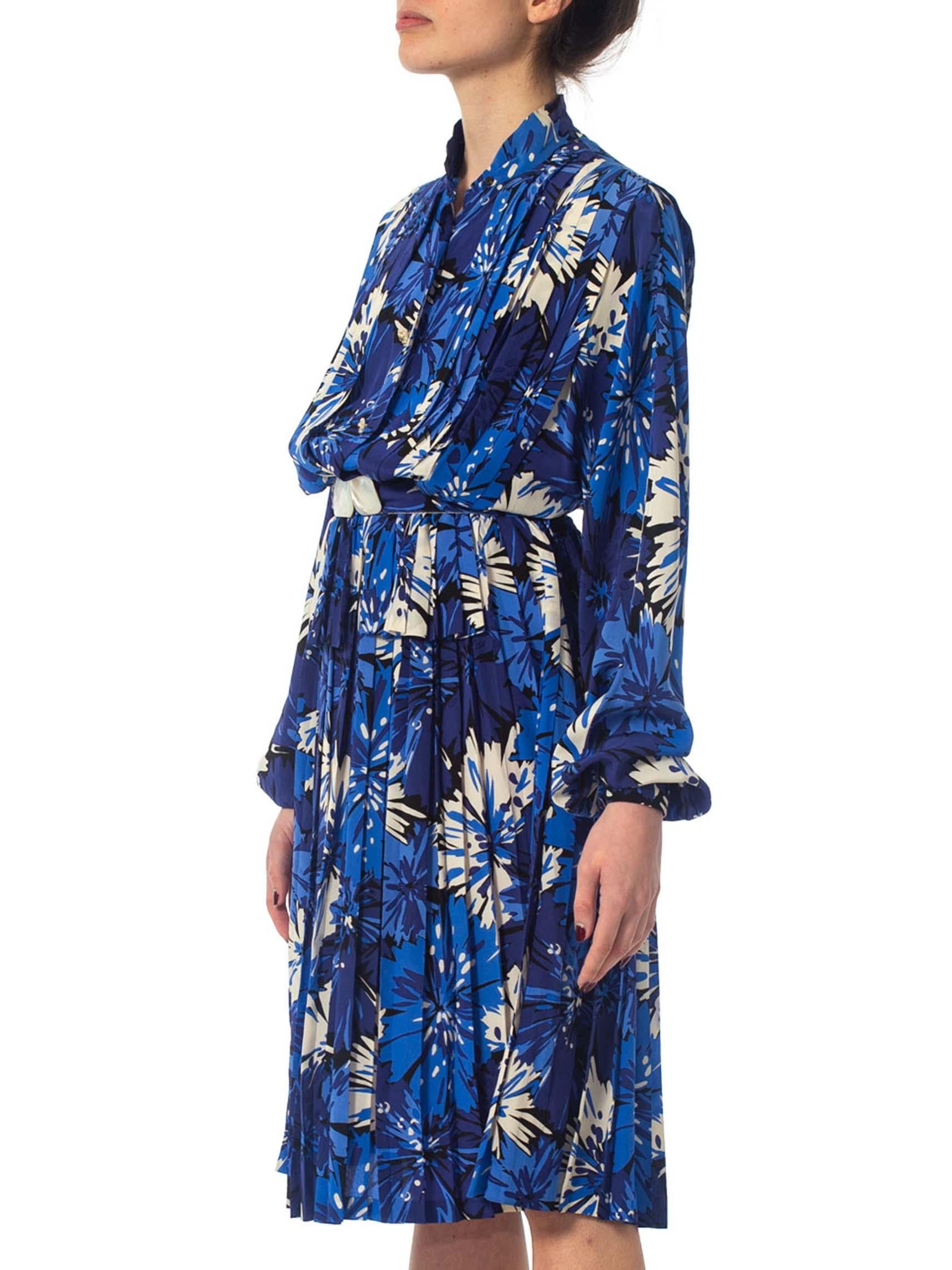 1980S MILA SCHON Blue & White Haute Couture Silk Crepe De Chine Long Sleeve Ple For Sale 1
