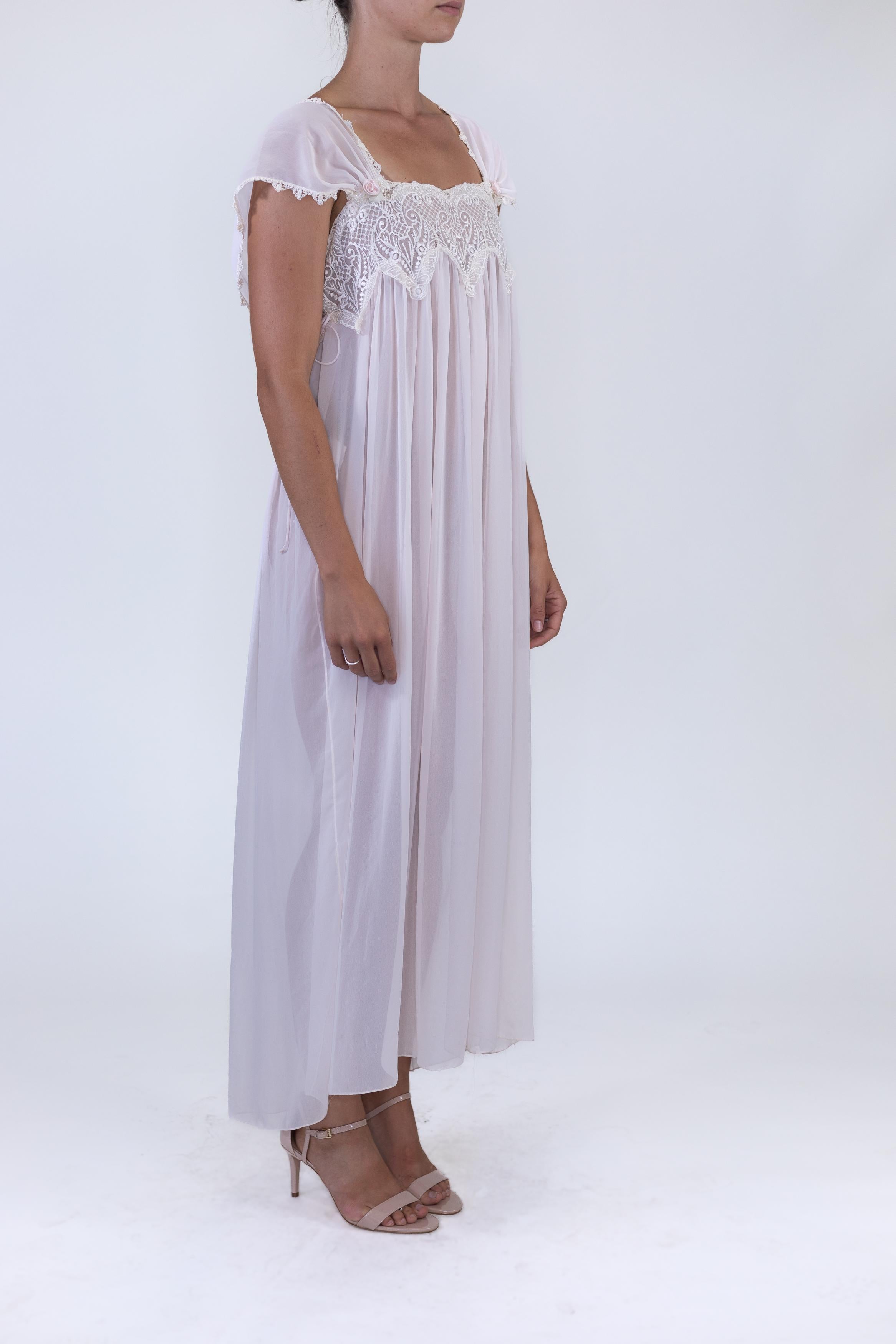 Negligee aus durchsichtigem Polyester, Chiffon und Spitze in Rosa, 1980er Jahre im Zustand „Hervorragend“ im Angebot in New York, NY