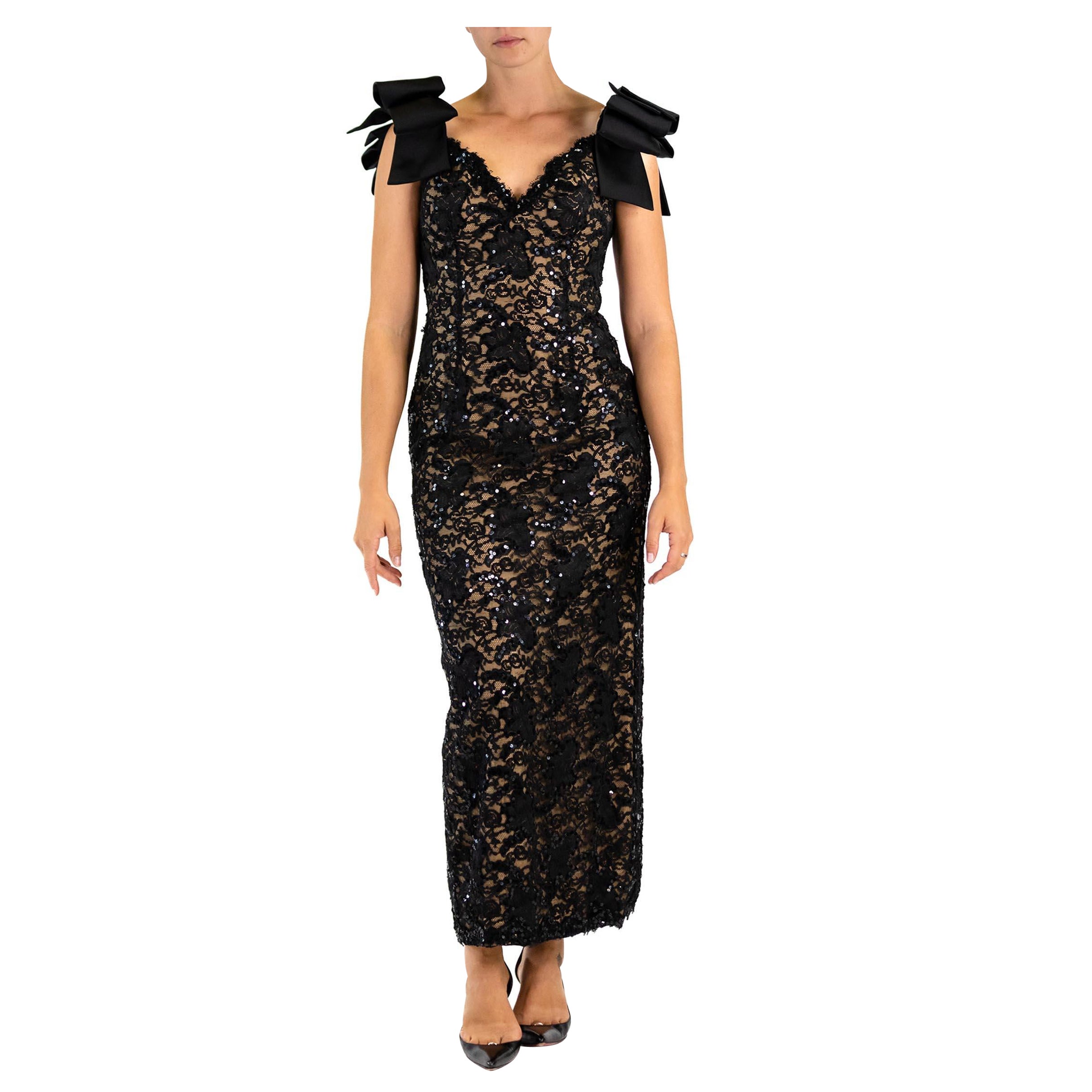 Abito in pizzo nero e crema di Bob Mackie degli anni '80 con maniche a fiocco in vendita