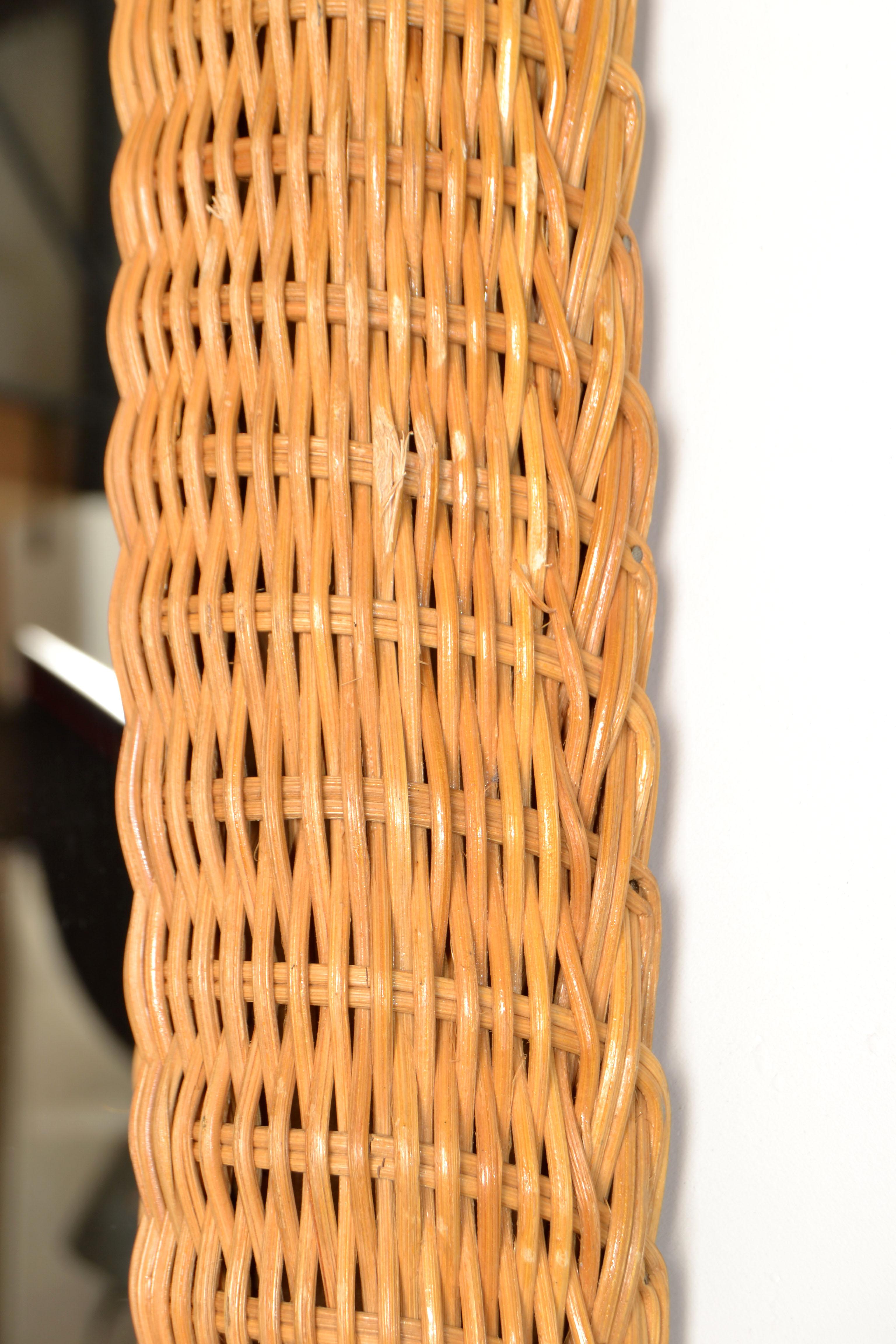 Böhmischer ovaler handgewebter Rattan-Wandspiegel aus Korbweide, Mid-Century Modern, 1980er Jahre im Angebot 4