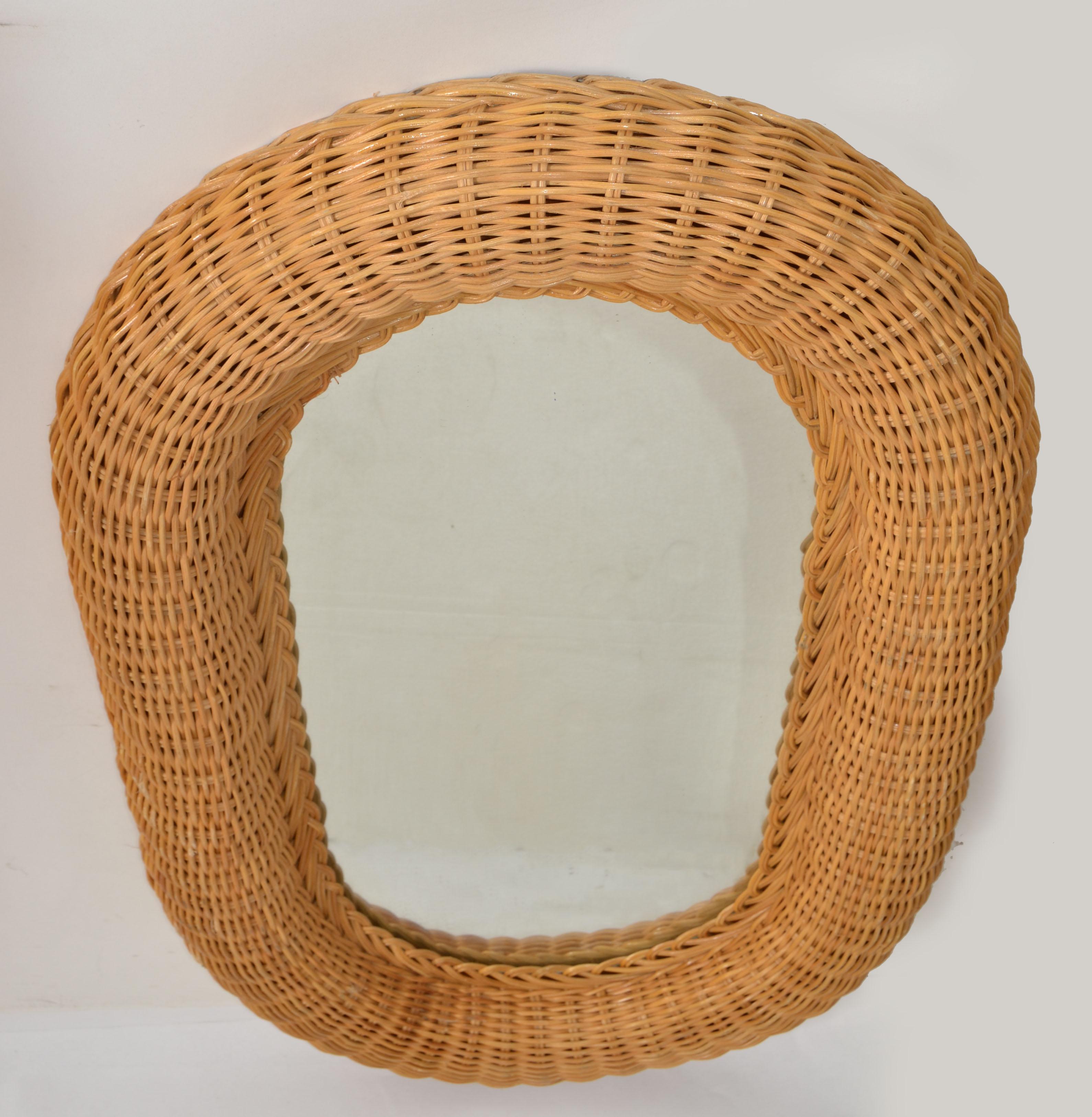 Böhmischer ovaler handgewebter Rattan-Wandspiegel aus Korbweide, Mid-Century Modern, 1980er Jahre im Angebot 2
