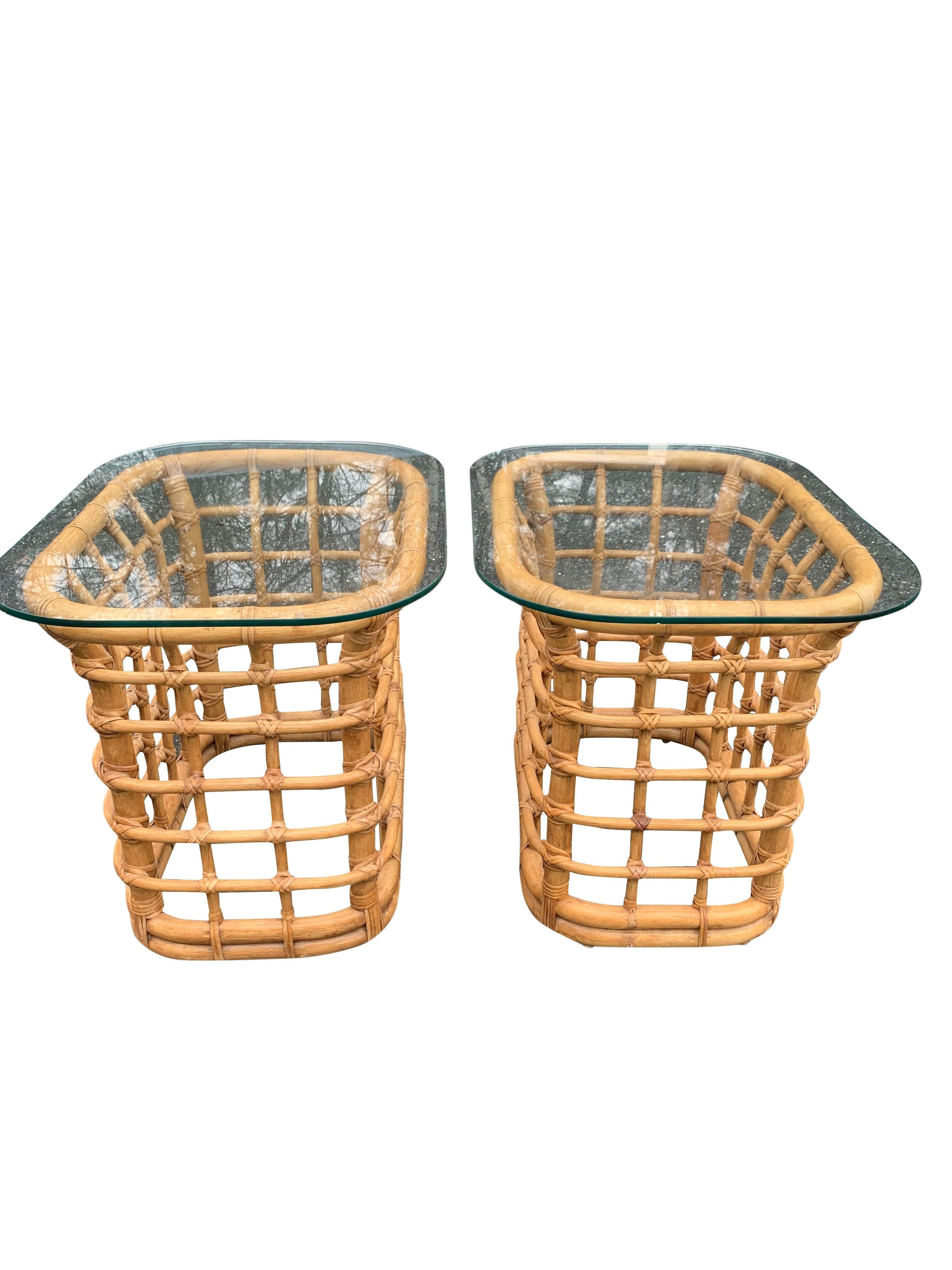 1980er Boho Chic Modern Bambus Rattan Beistelltische - ein Paar (Moderne) im Angebot