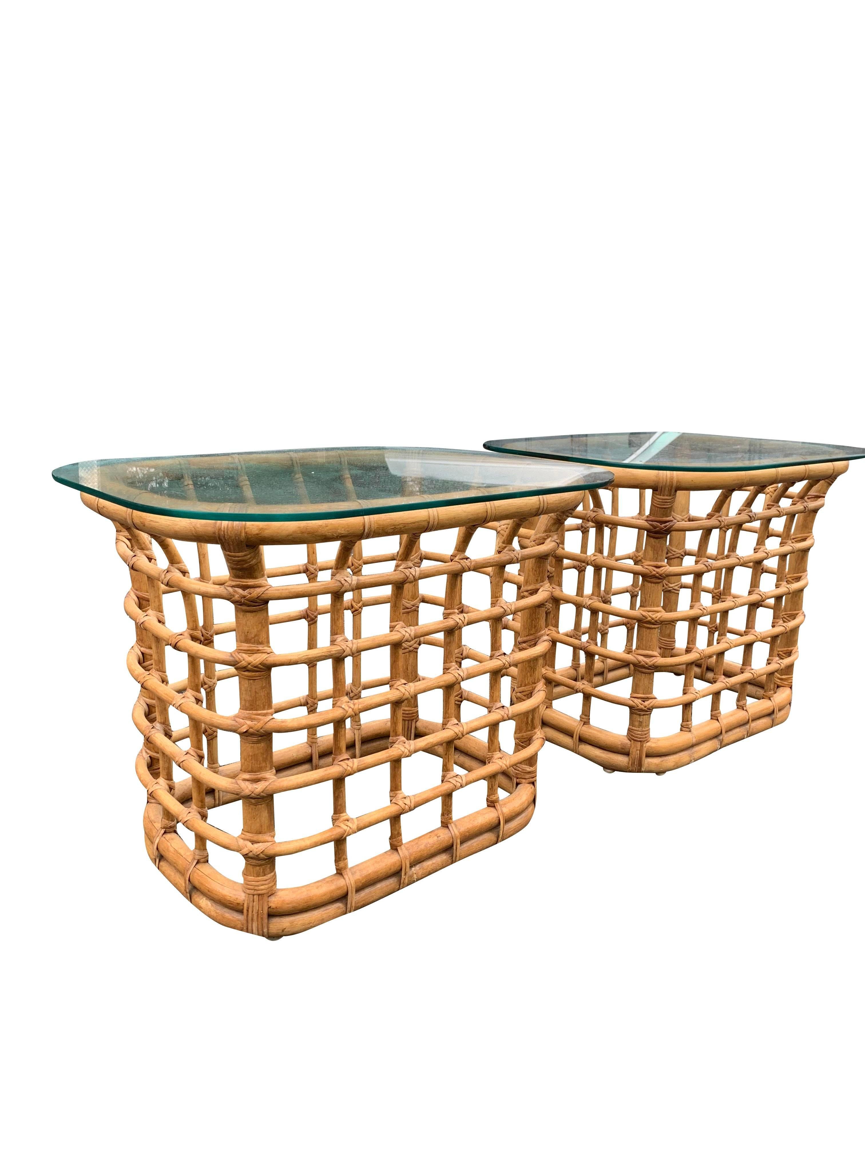 1980er Boho Chic Modern Bambus Rattan Beistelltische - ein Paar im Zustand „Gut“ im Angebot in Saddle River, NJ
