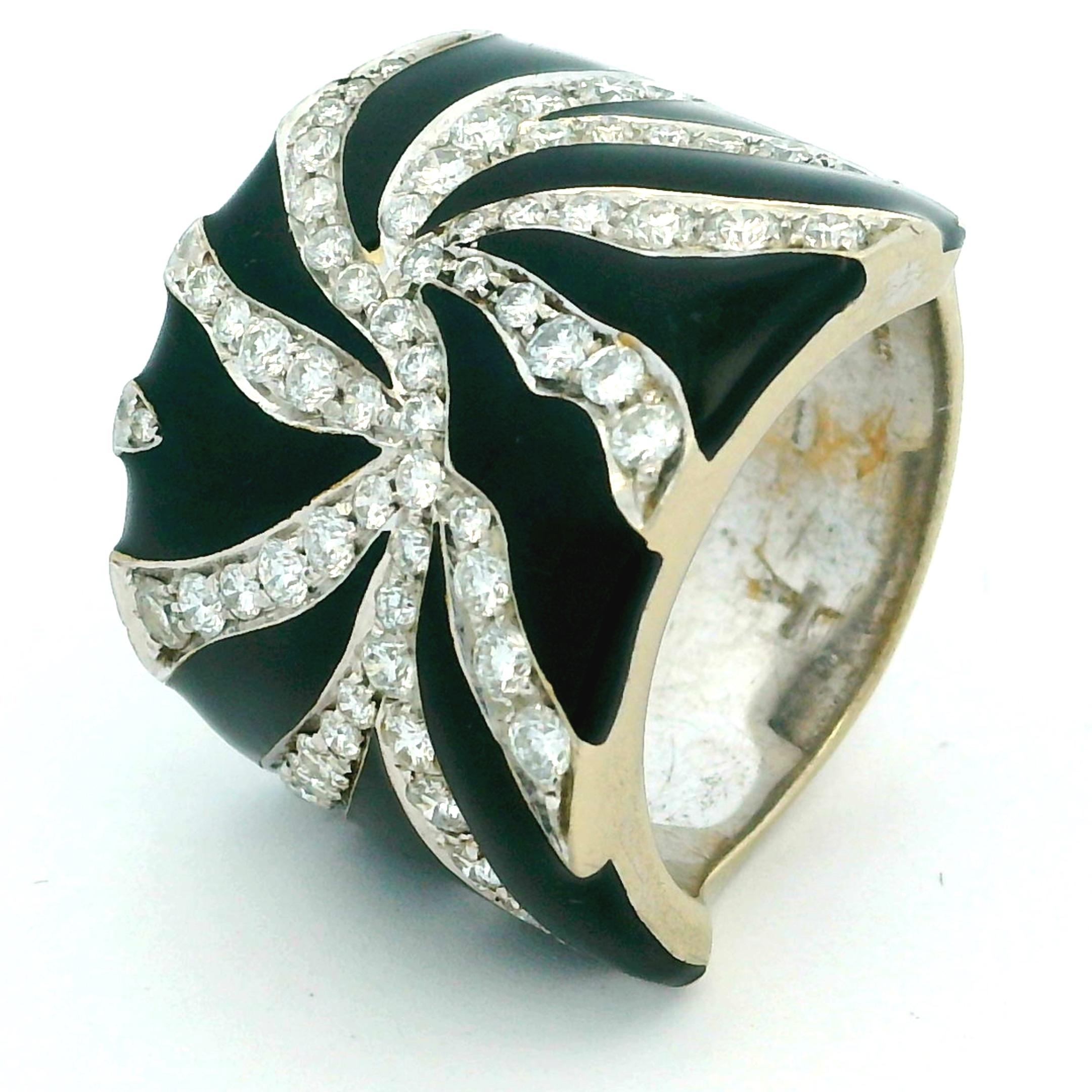 Bague cocktail des années 1980 en or blanc 18 carats, diamant tourbillon et émail noir en vente 6