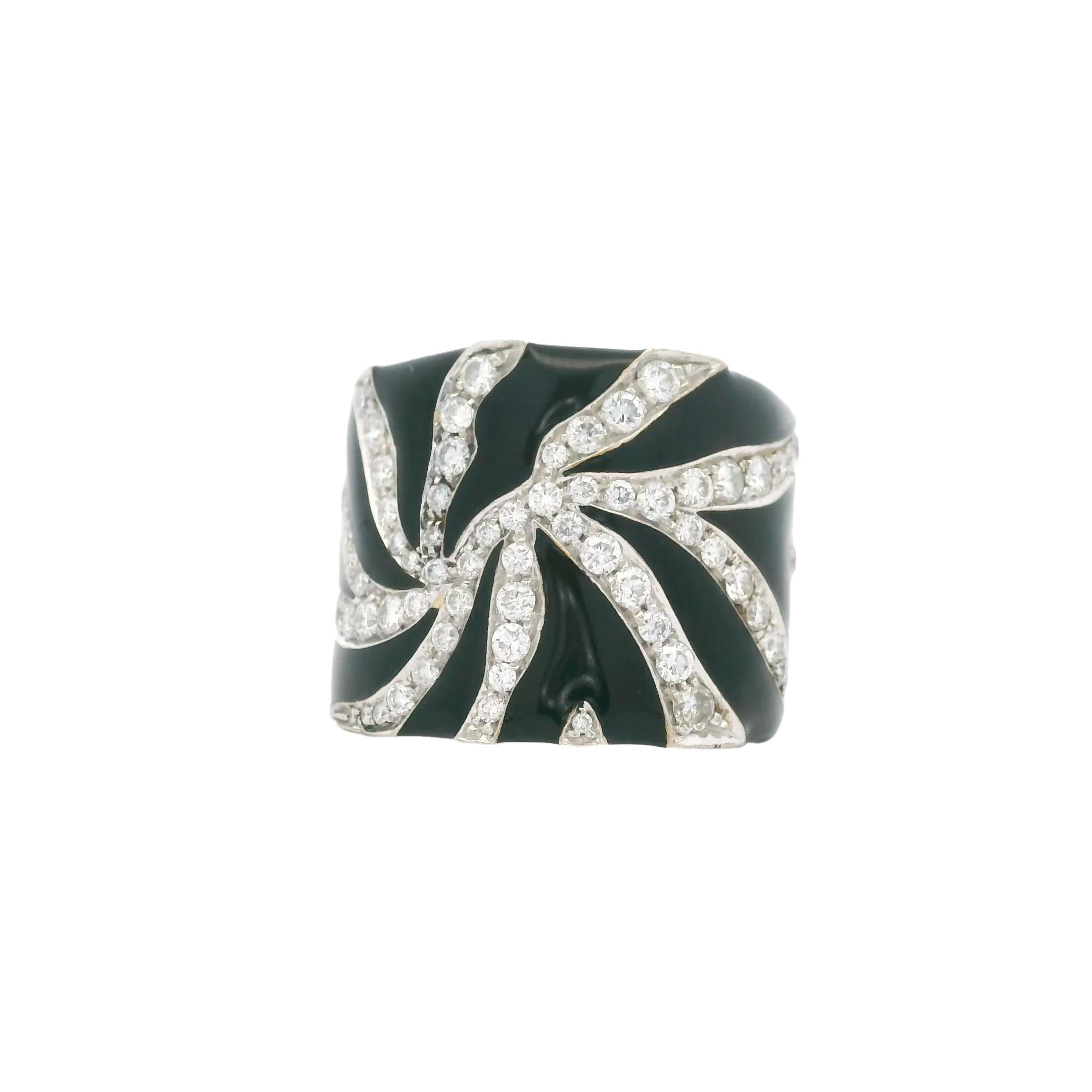 Bague cocktail des années 1980 en or blanc 18 carats, diamant tourbillon et émail noir en vente 1