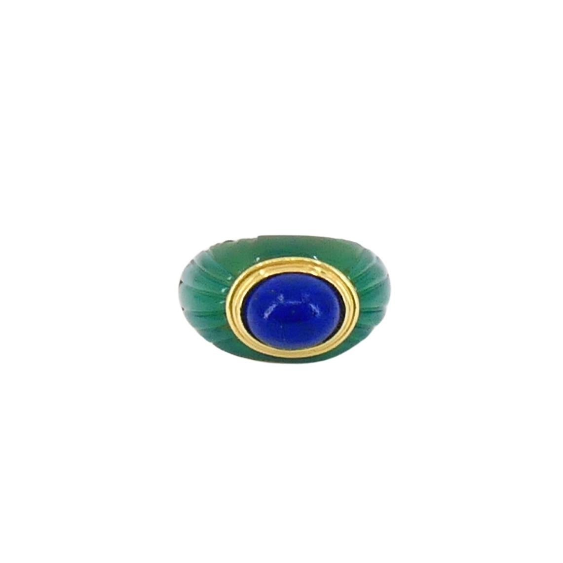 1980's Boucheron Jaipur Ring 18k Gold Chrysophrase Lapis Lazuli Original Pouch In Excellent Condition For Sale In Beverly Hills, CA