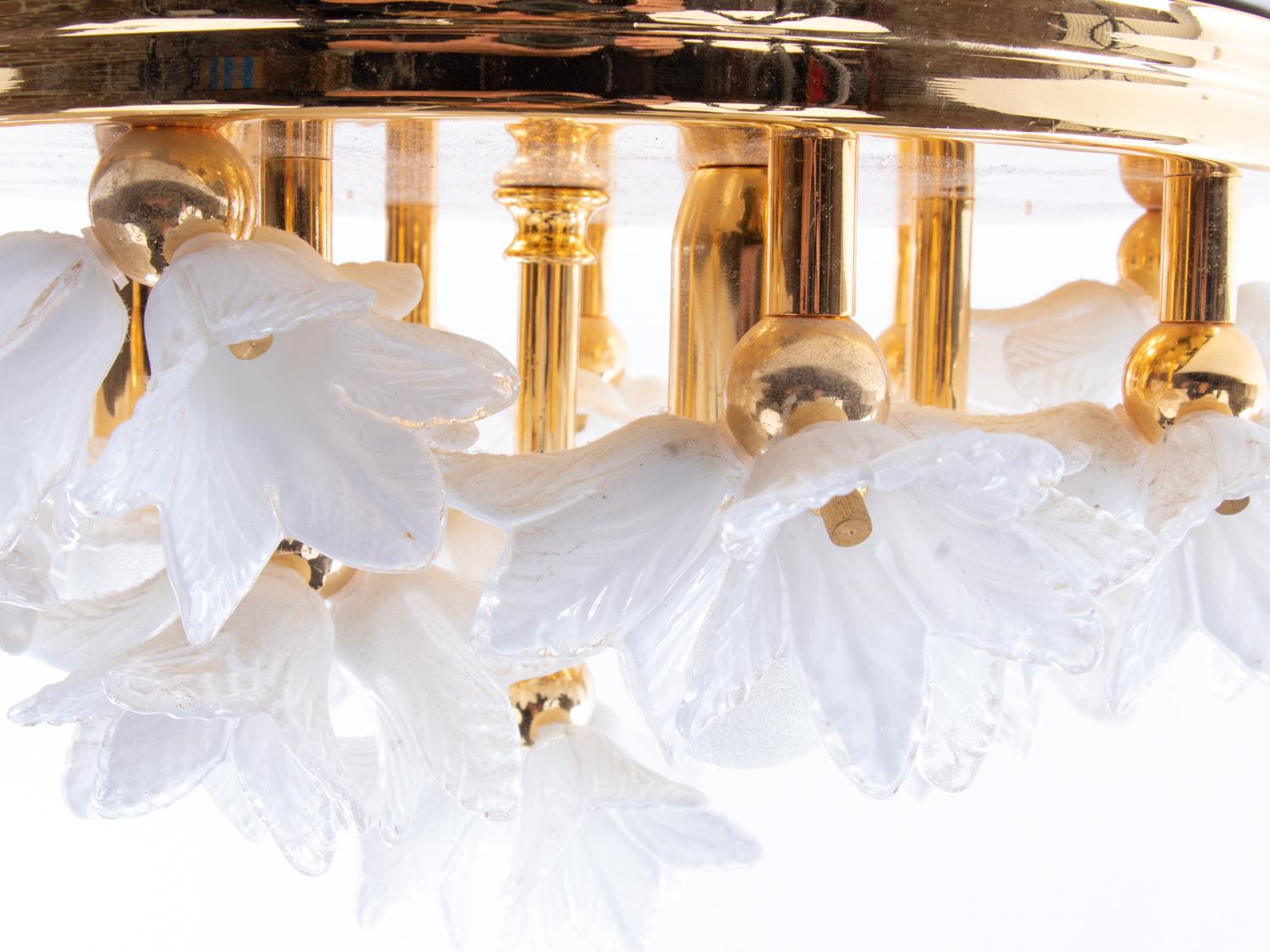 1980s Bouquet Flush Mount White Murano Glass Flowers & Gold Plated In Good Condition In Niederdorfelden, Hessen