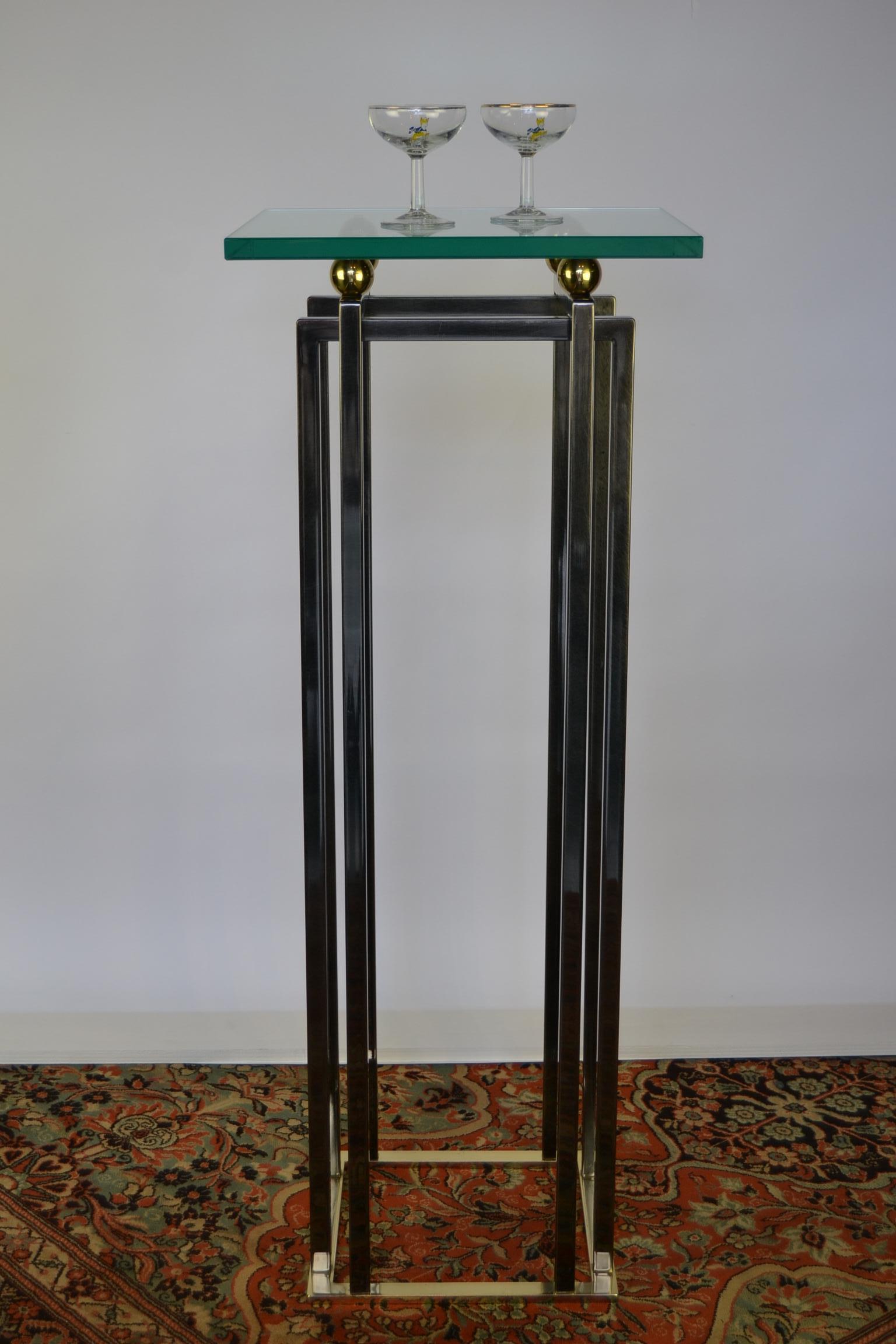 Impressive vintage console table, Pied de Stal, pedestals, model.
Brass and chrome console made by the Belgian Company Belgo Chrome in the 1980s. With original thick glass tablet.

Good used condition. 
Has scratches on glass and console.