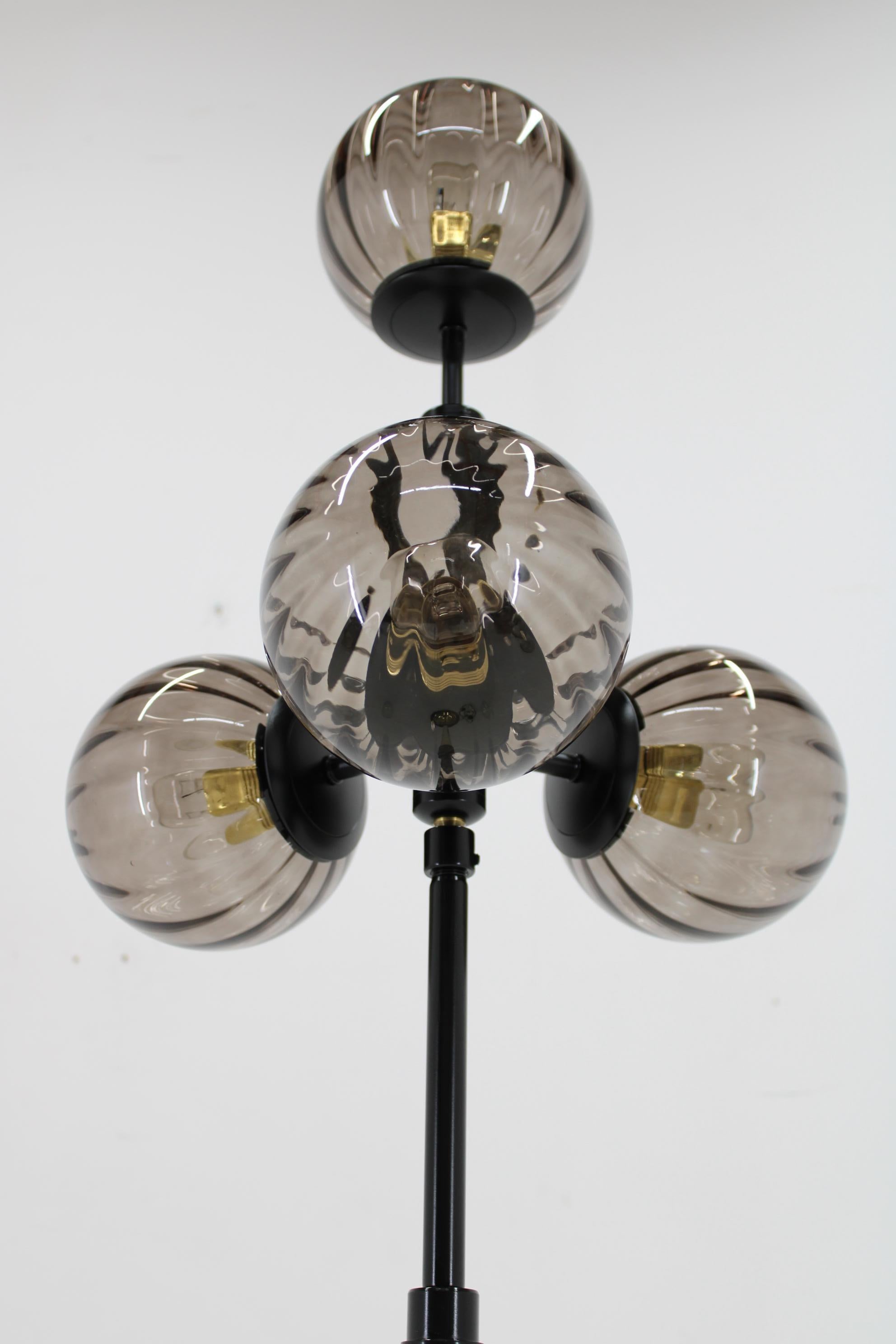 1980er Stehlampe aus Messing und Glas, restauriert im Angebot 5