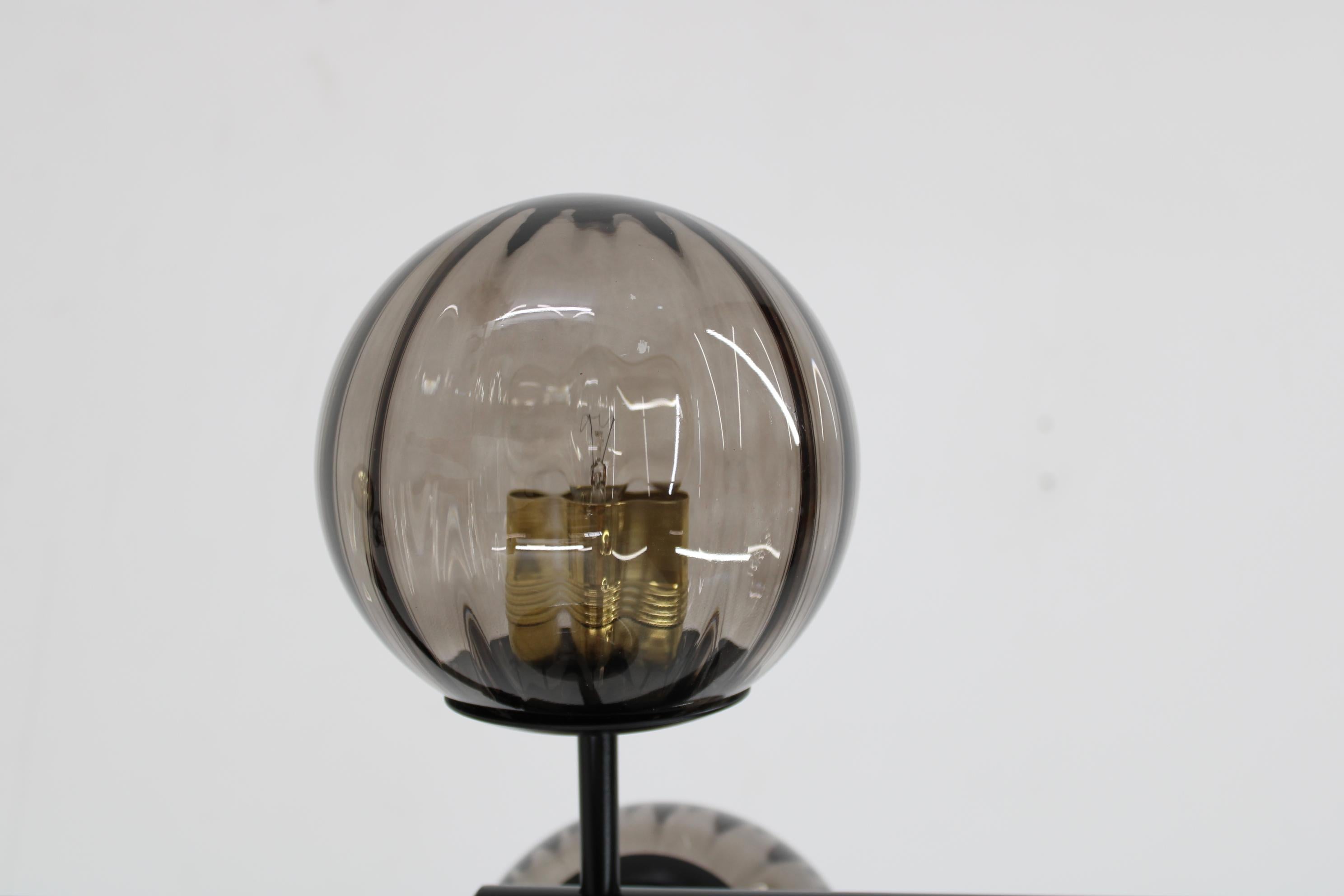 1980er Stehlampe aus Messing und Glas, restauriert im Angebot 2