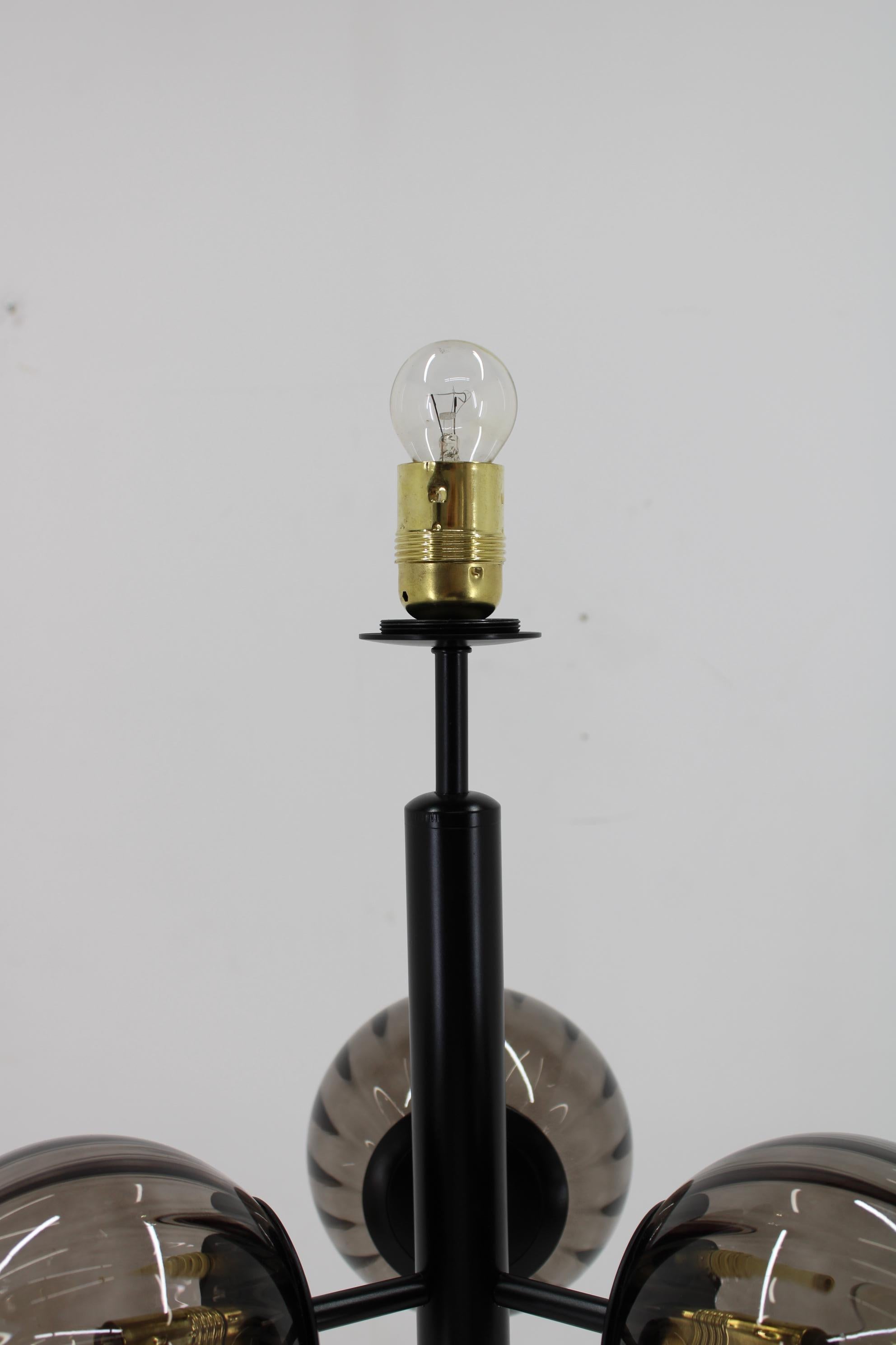 1980er Stehlampe aus Messing und Glas, restauriert im Angebot 3