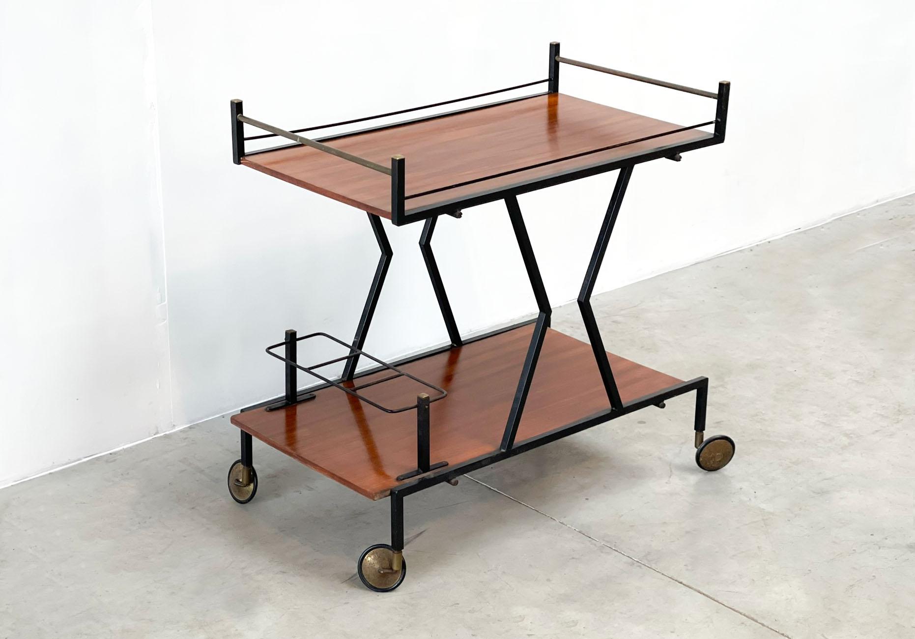 Italian barcart
Very elegant and playful bar cart from Italy. This bar cart was made in the 60s In Italy by an unknown manufacterer. Nevertheless, this example remains a good example of elegant and good Italian design. 

 

It features a solid