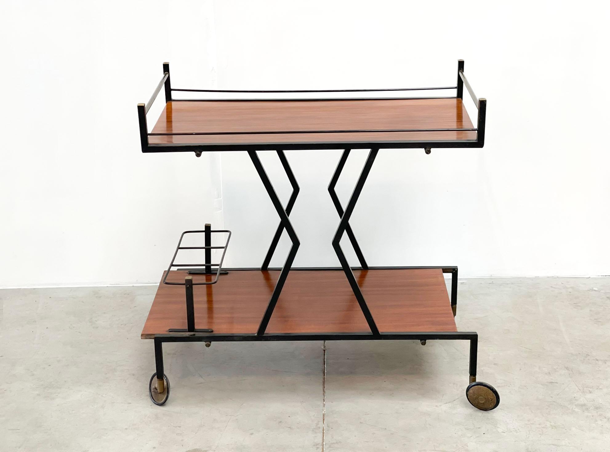 Late 20th Century 1980's Brass and Oak Midcentury Italian Barcart For Sale