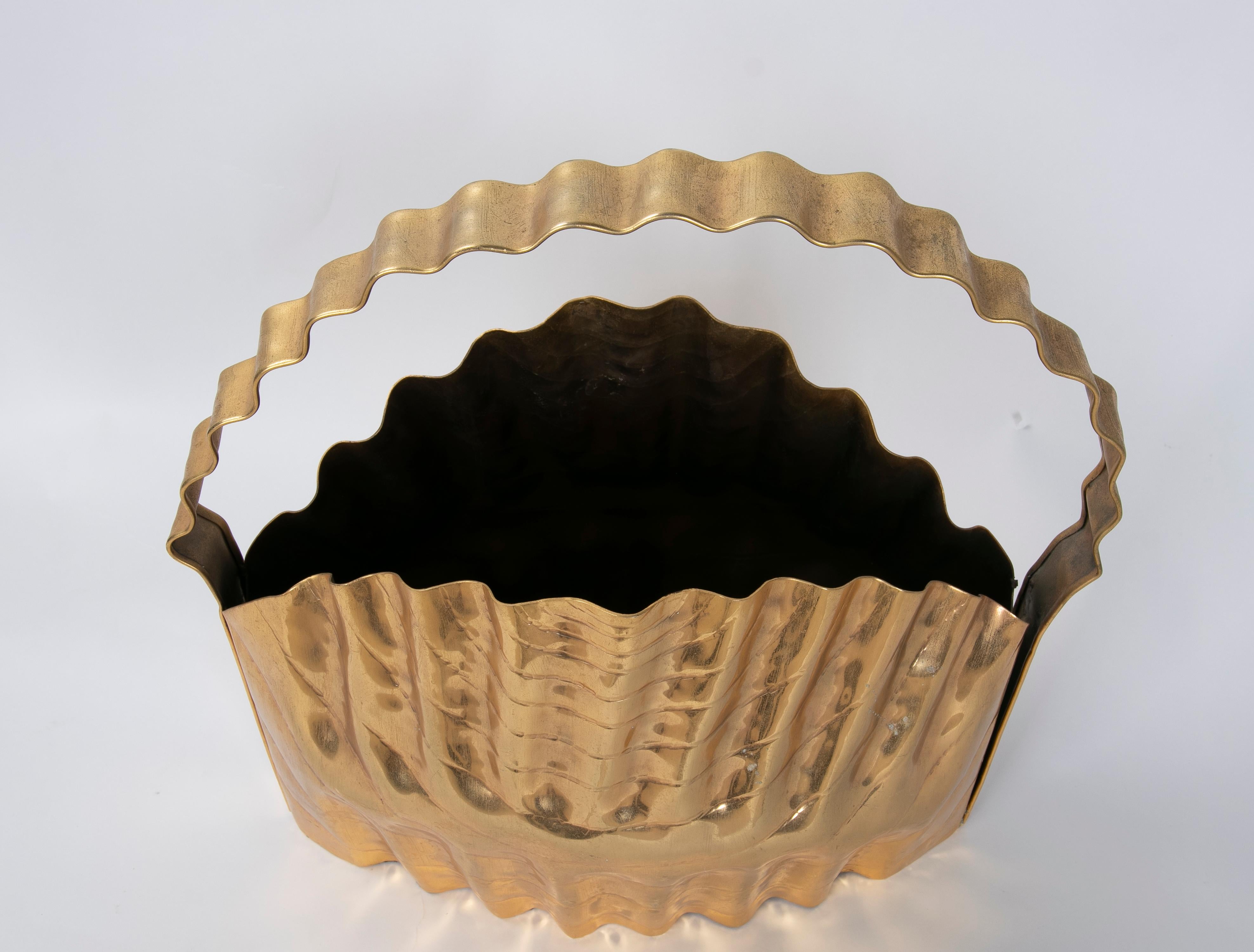 1980s Brass Basket with Handle and Wavy Forms For Sale 6