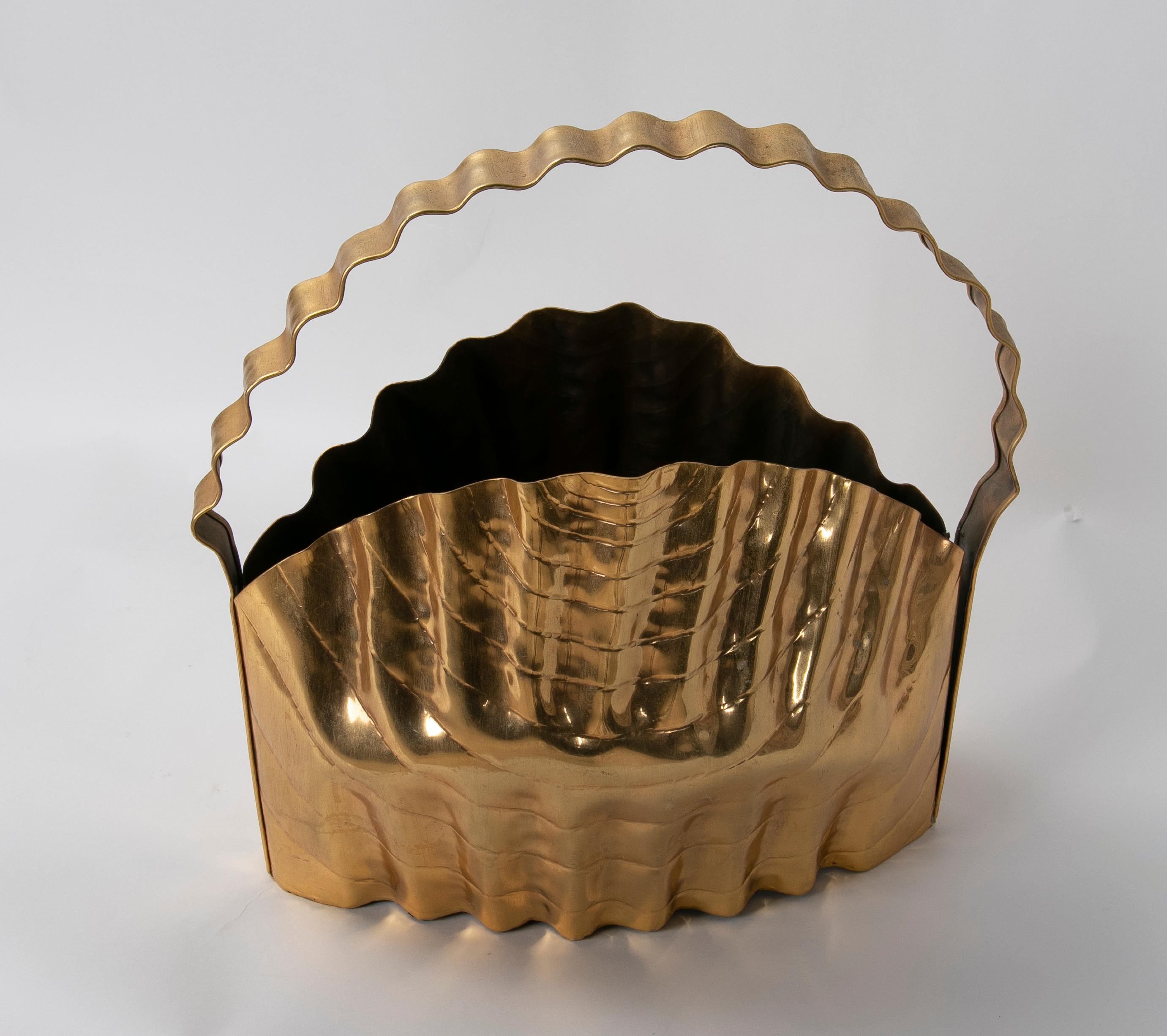 20th Century 1980s Brass Basket with Handle and Wavy Forms For Sale