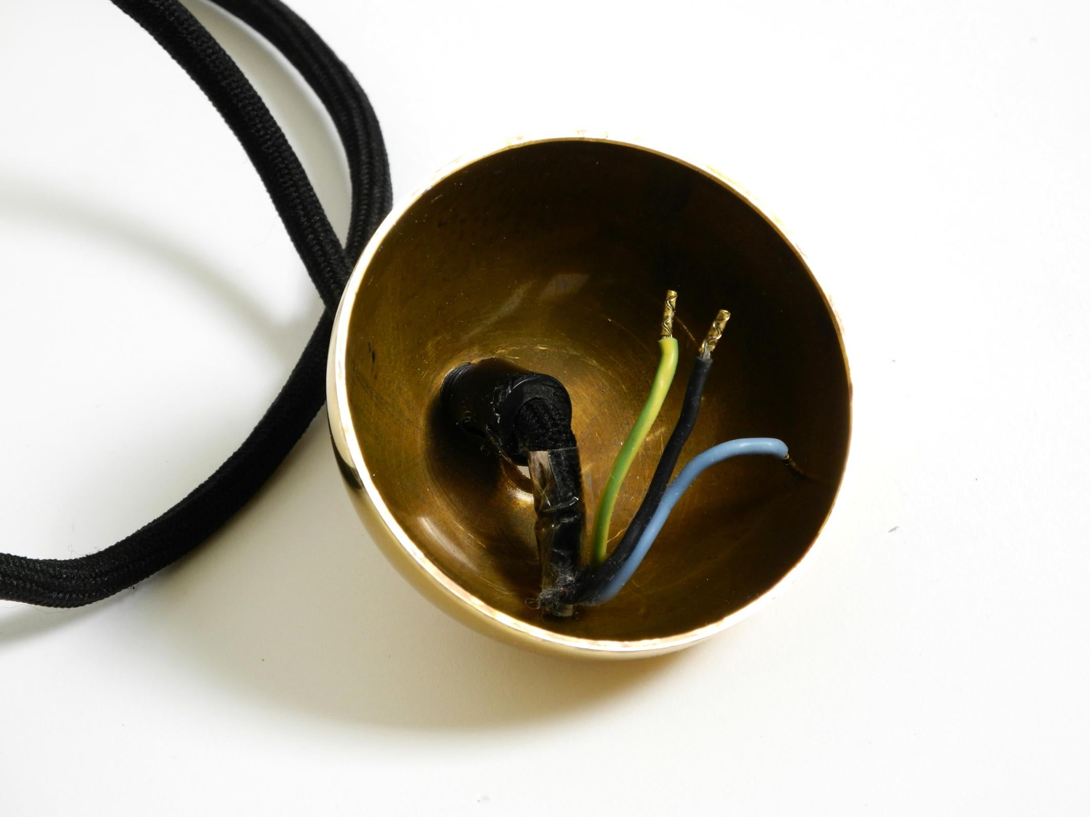 Lampada a sospensione Florian Schulz Onos 55 in ottone degli anni '80 con sistema a carrucola regolabile in vendita 8