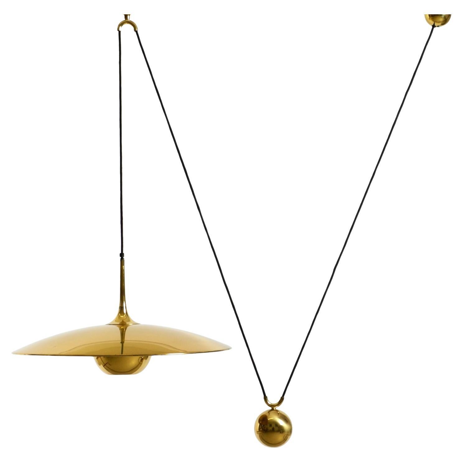 Lampada a sospensione Florian Schulz Onos 55 in ottone degli anni '80 con sistema a carrucola regolabile in vendita