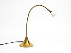 1980er Jahre Messing-Halogen-Tischlampe von Florian Schulz, Modell Esa mit Hahnentritt