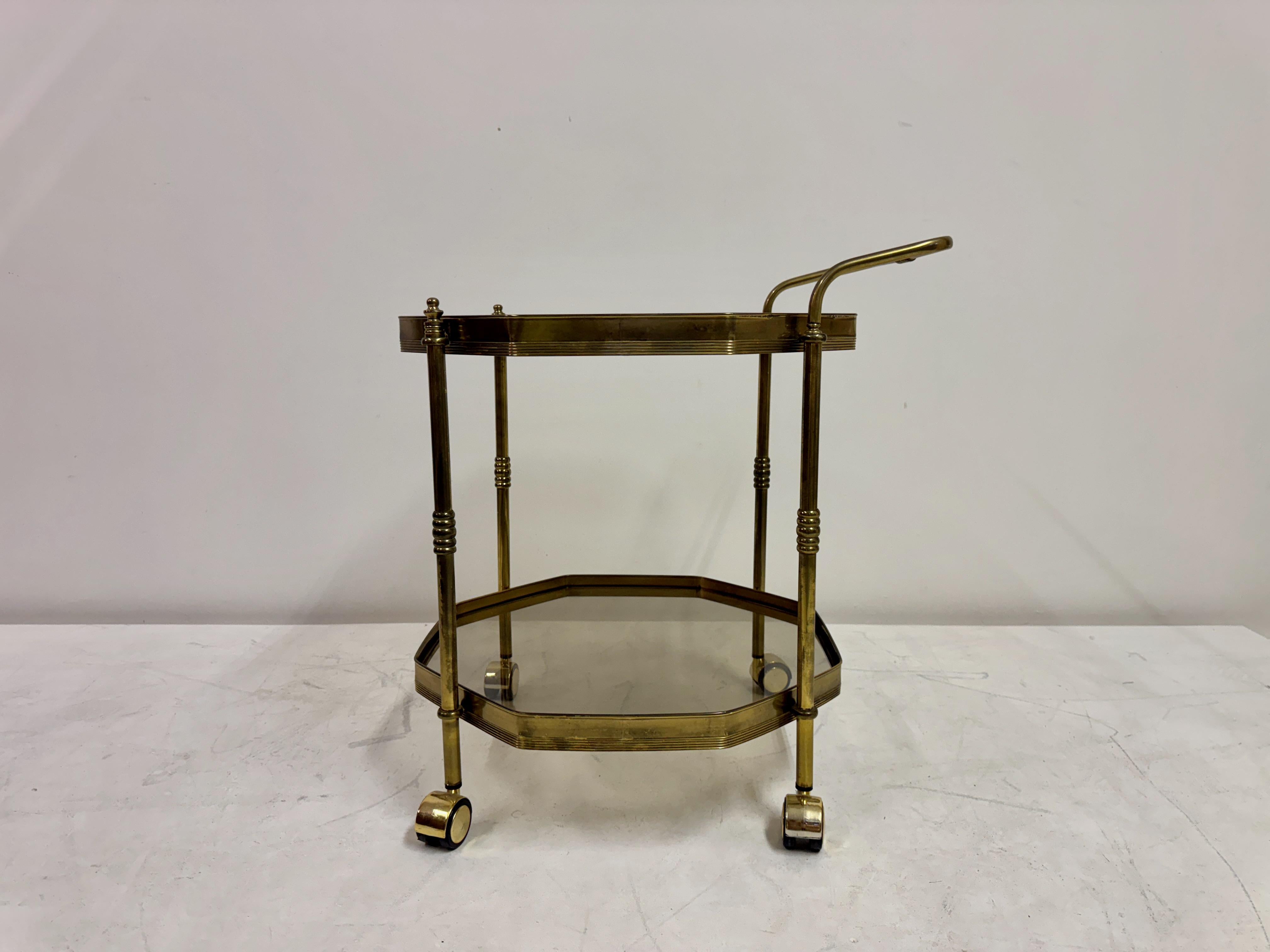 1980er Jahre Achteckiger Getränkewagen aus Messing (Hollywood Regency) im Angebot