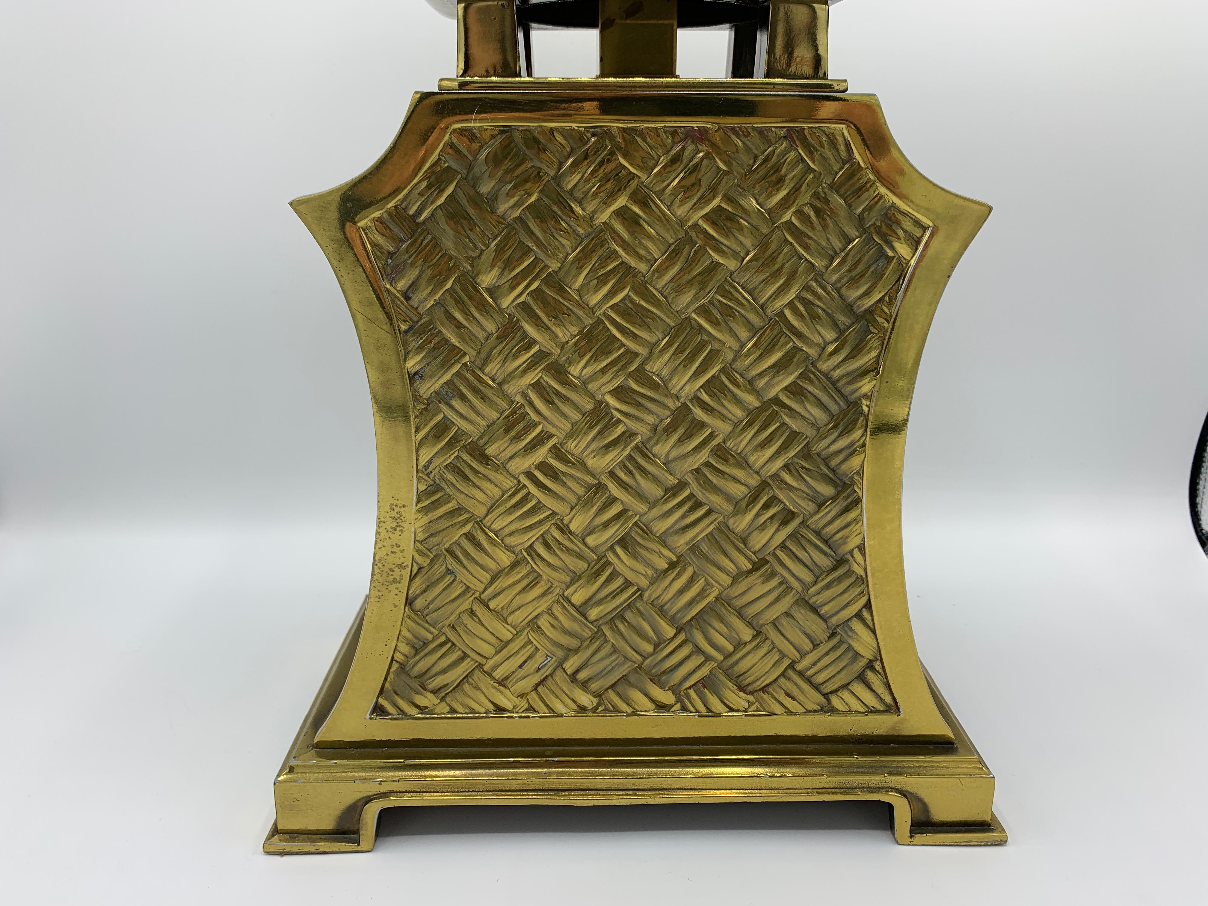 Unknown 1980s Brass Pagoda and Basketweave Motif Lamp For Sale